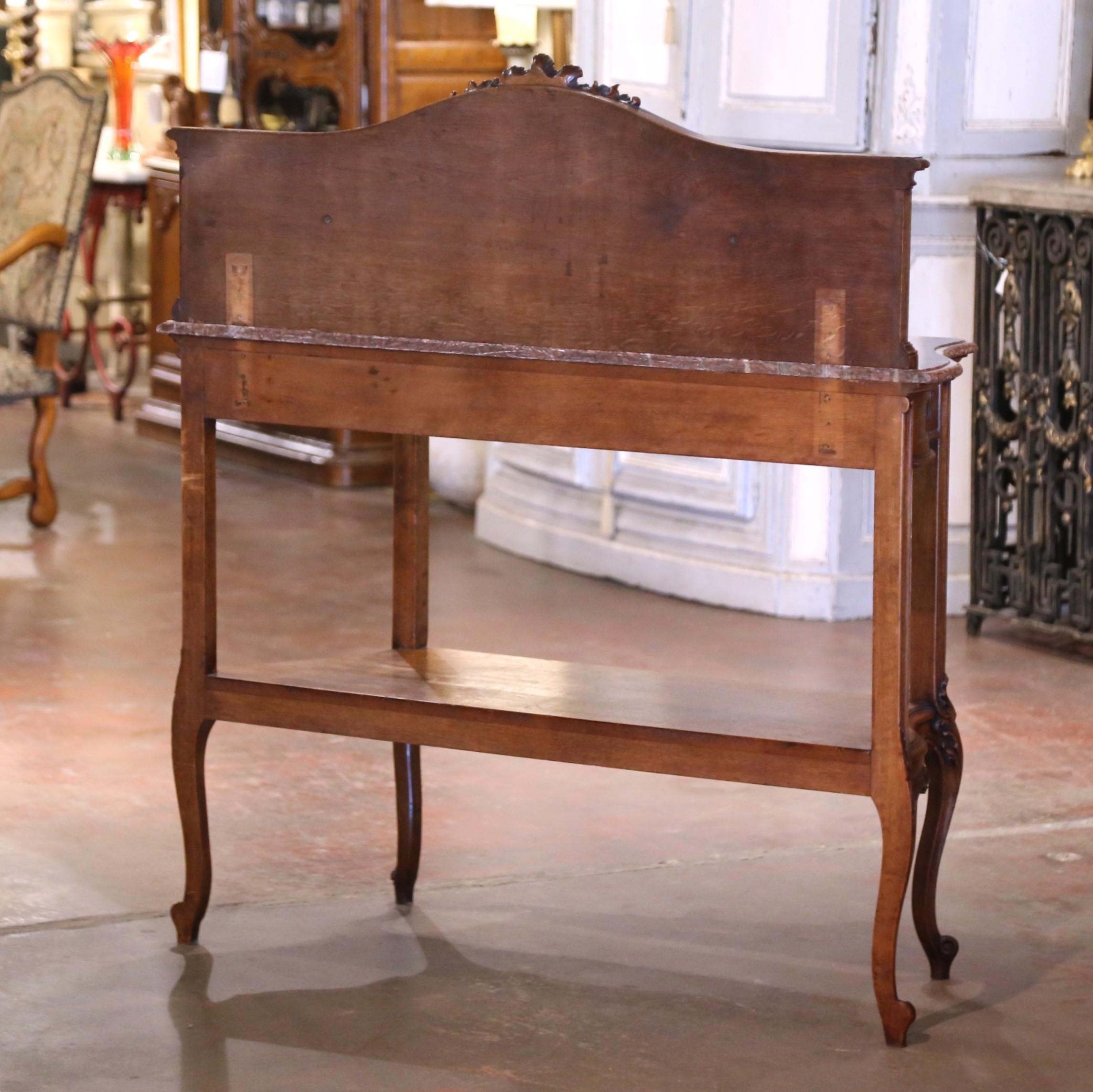 Mesa de postre francesa Luis XV del siglo XIX con tapa de mármol y madera de nogal tallada en venta 6