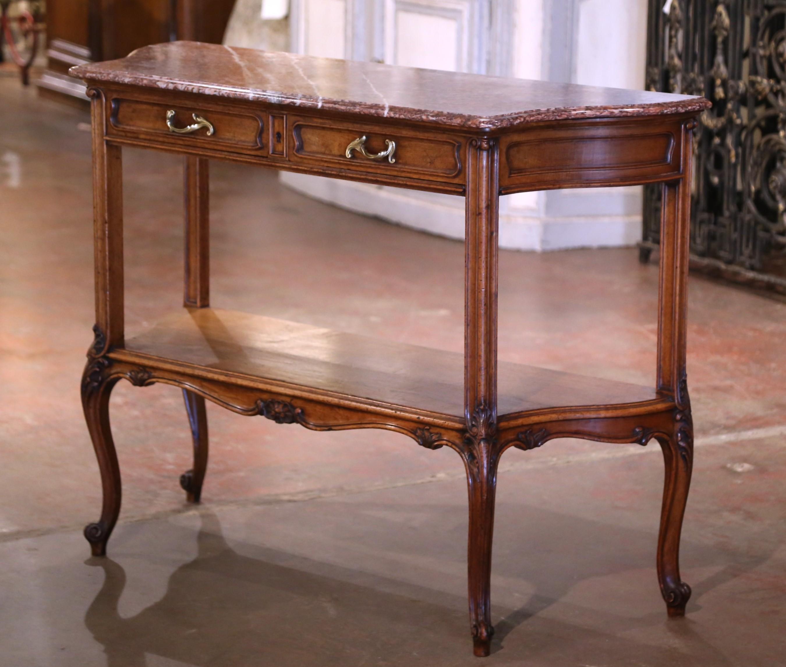 Mesa de postre francesa Luis XV del siglo XIX con tapa de mármol y madera de nogal tallada Mármol en venta