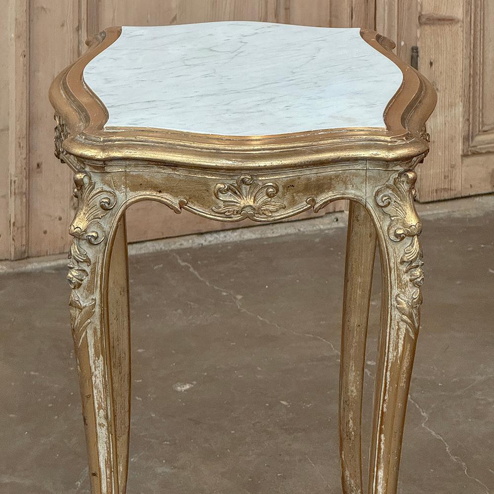 19th Century French Louis XV Marble Top Giltwood End Table in vendita 2