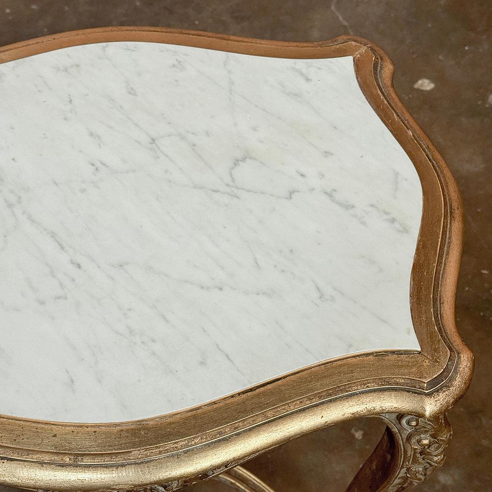 19th Century French Louis XV Marble Top Giltwood End Table in vendita 8