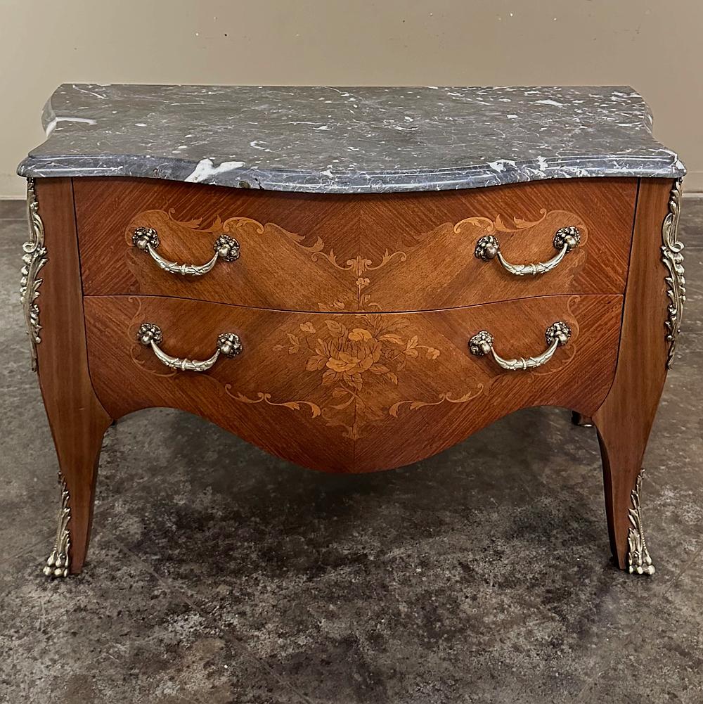 Commode française Louis XV du 19ème siècle avec dessus en marqueterie de marbre Bon état - En vente à Dallas, TX