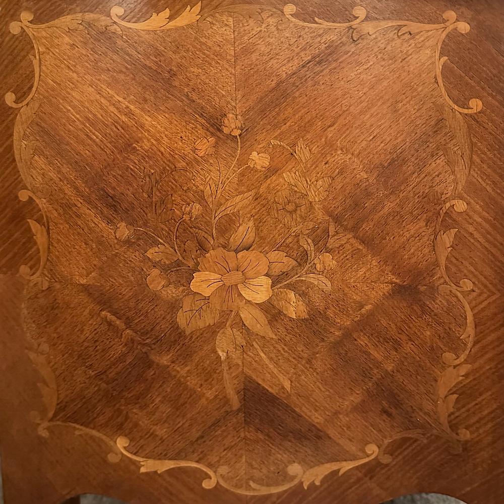 Commode française Louis XV du 19ème siècle avec dessus en marqueterie de marbre en vente 1