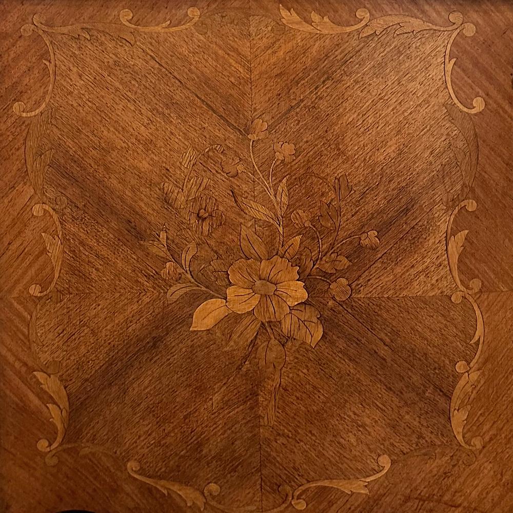 Commode française Louis XV du 19ème siècle avec dessus en marqueterie de marbre en vente 2