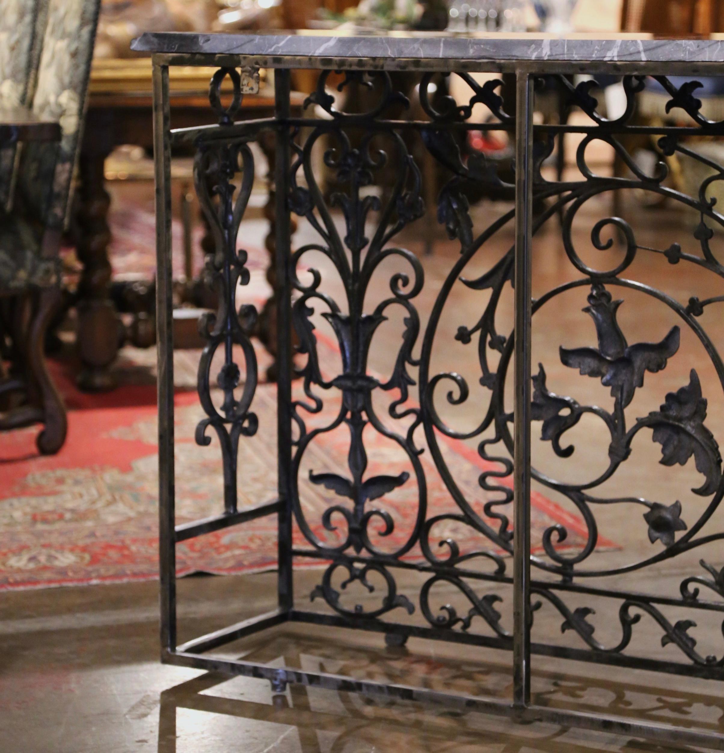Table console française du 19ème siècle en fer forgé poli avec plateau en marbre de style Louis XV en vente 6