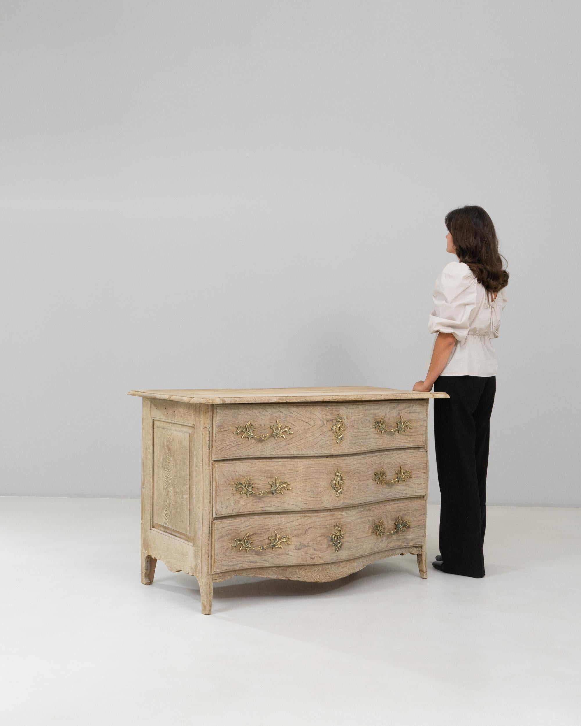 19th Century French Louis XV Oak Chest Of Drawers For Sale 7