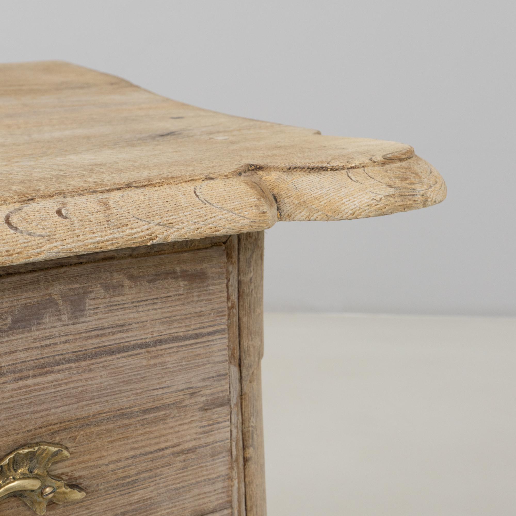 19th Century French Louis XV Oak Chest Of Drawers For Sale 8