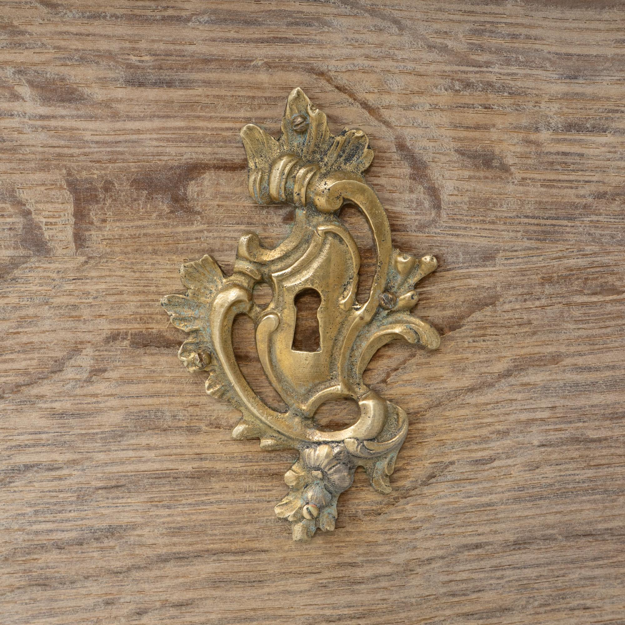 19th Century French Louis XV Oak Chest Of Drawers For Sale 9