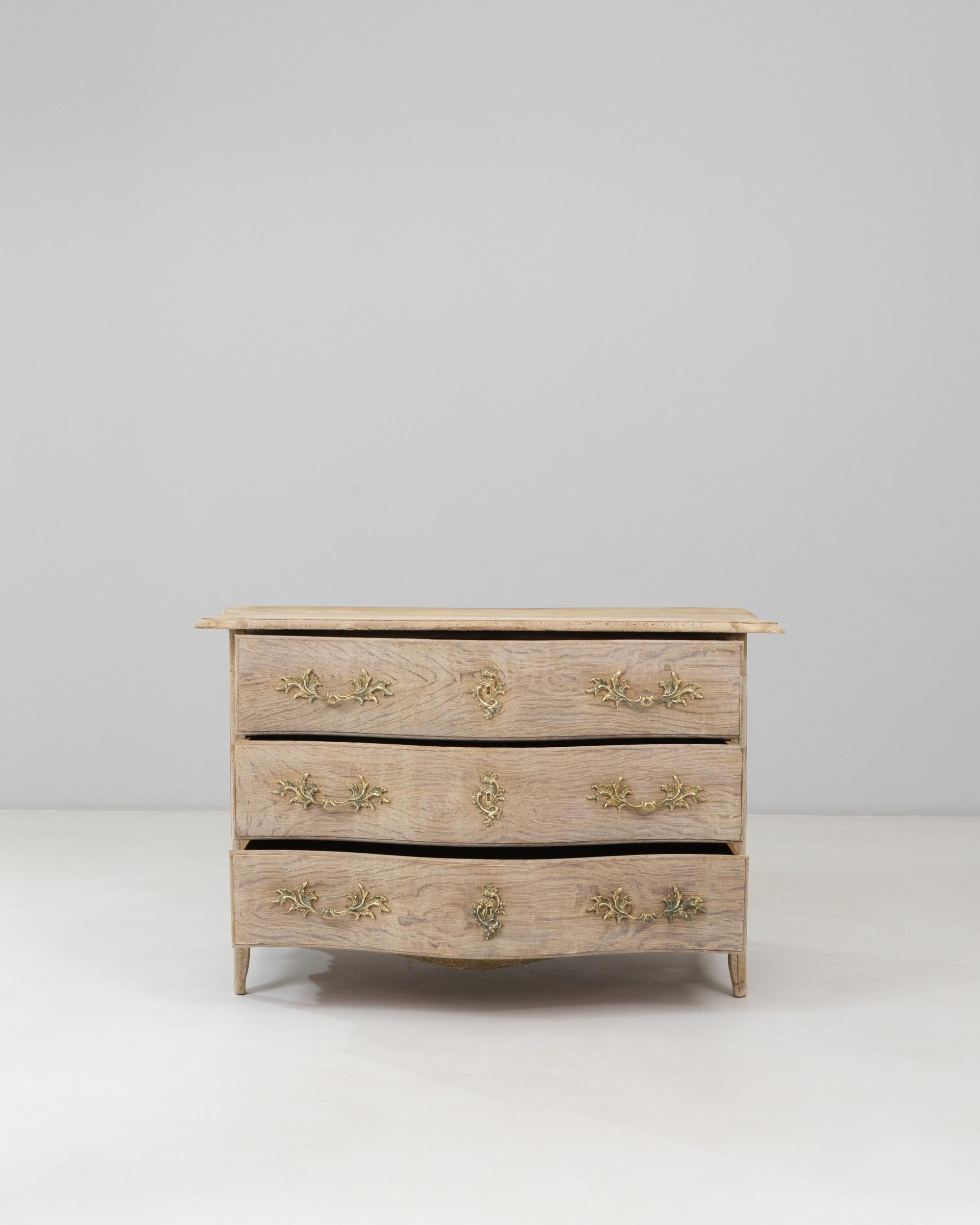 19th Century French Louis XV Oak Chest Of Drawers In Good Condition For Sale In High Point, NC