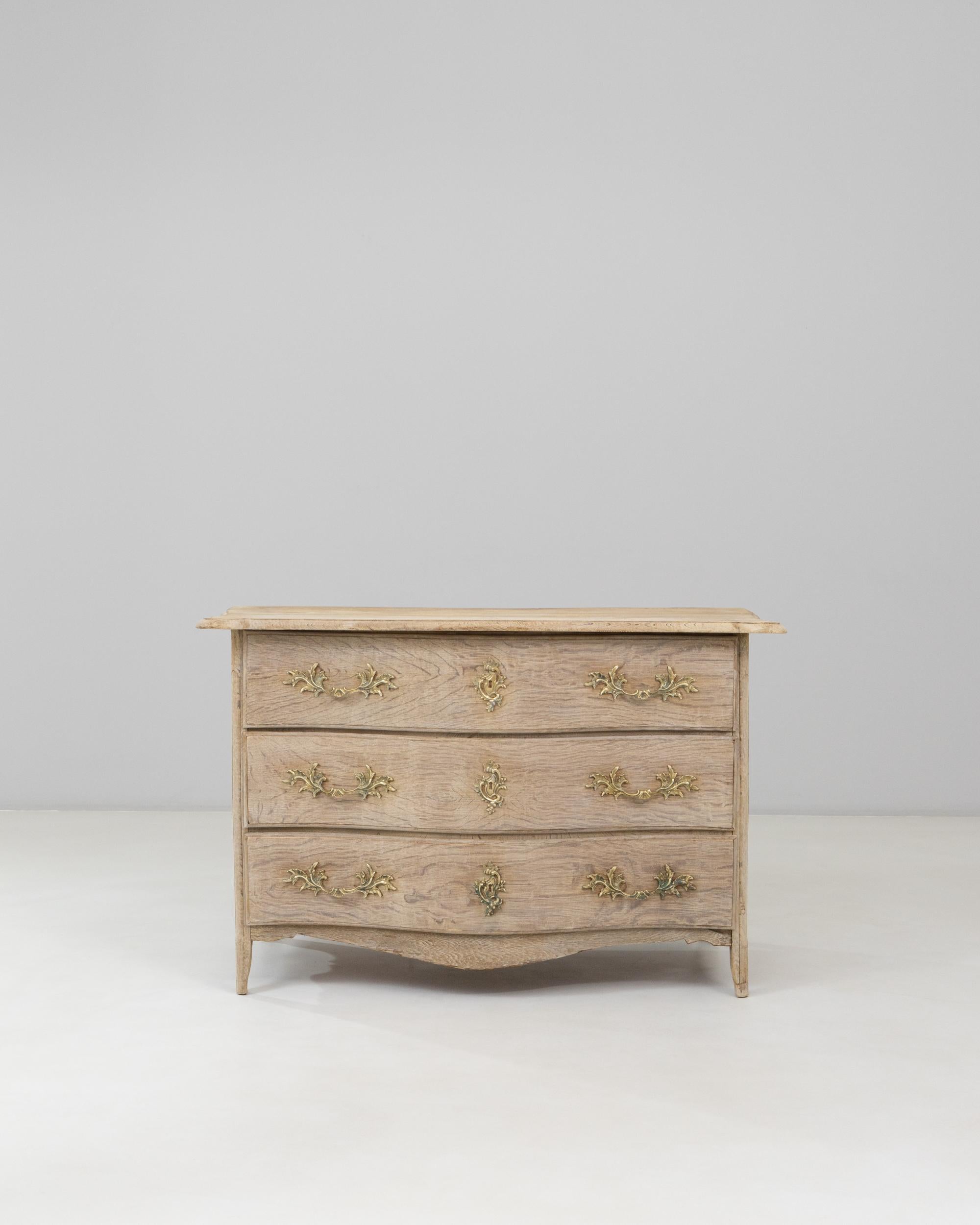 19th Century French Louis XV Oak Chest Of Drawers For Sale 1