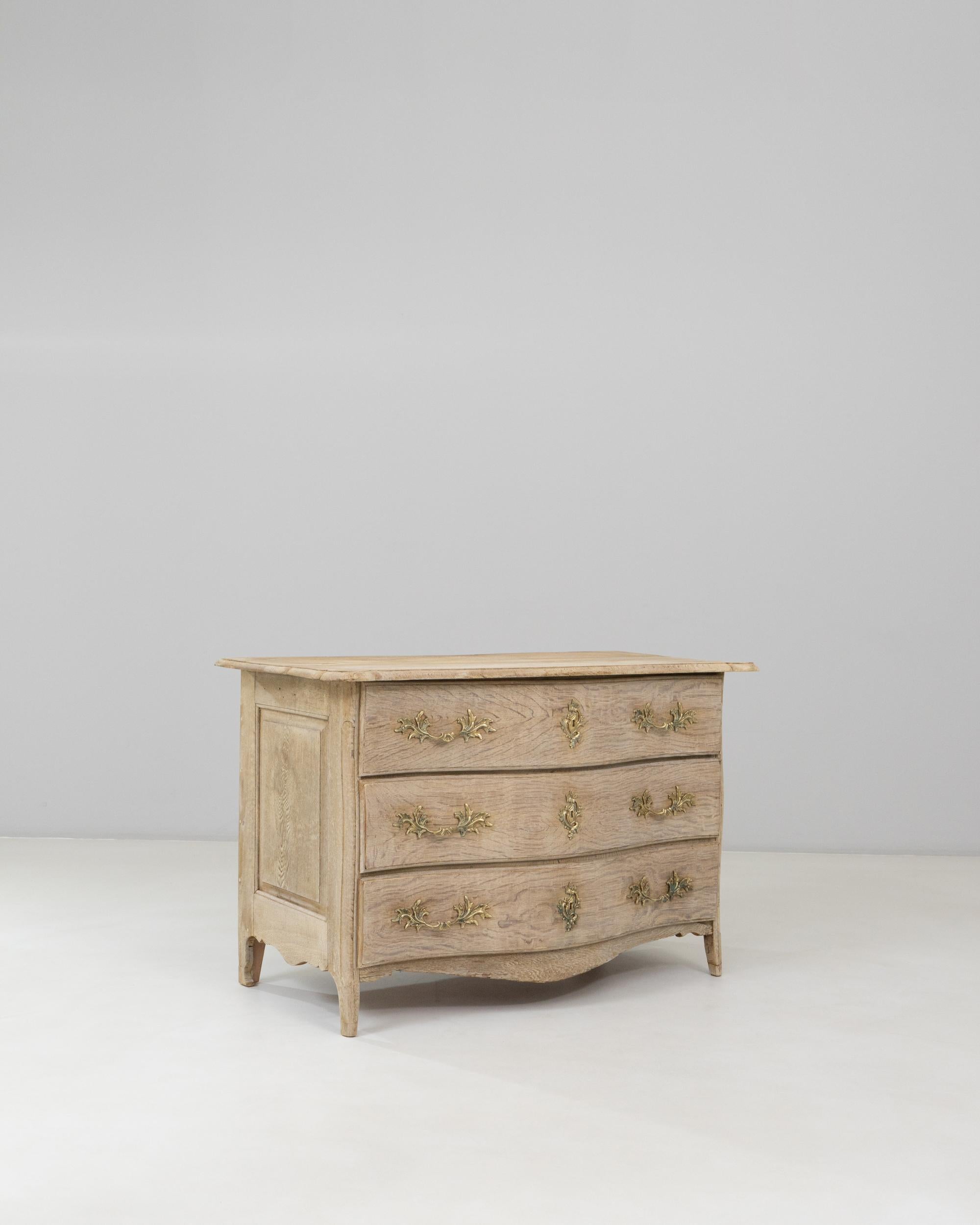 19th Century French Louis XV Oak Chest Of Drawers For Sale 5