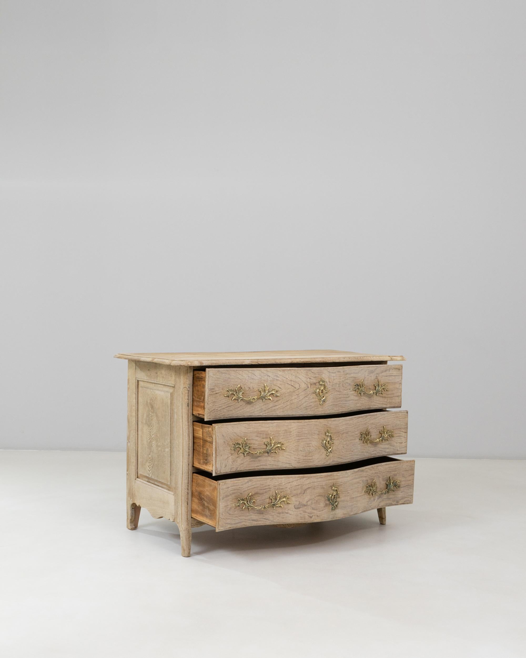 19th Century French Louis XV Oak Chest Of Drawers For Sale 6