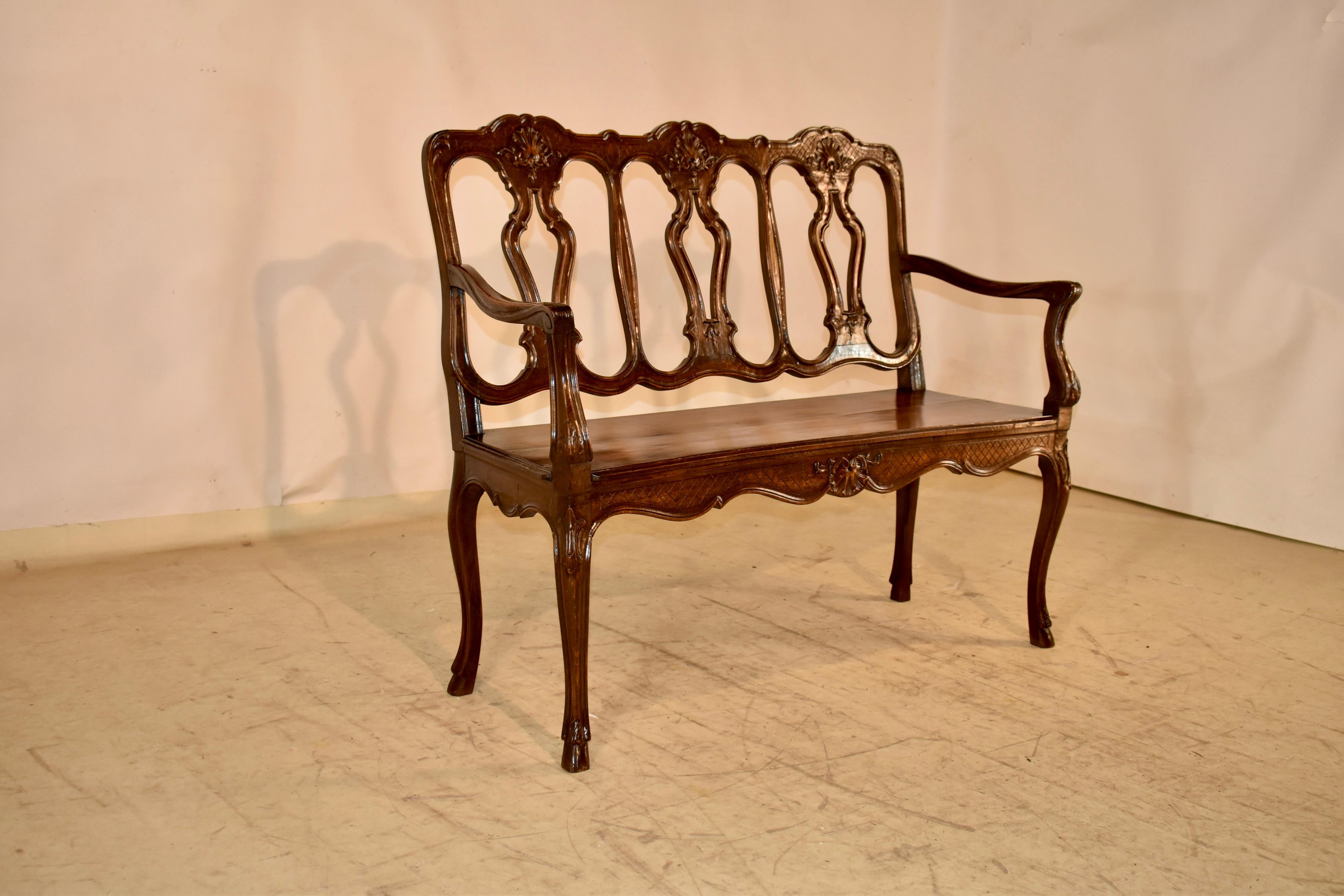 19th Century French Louis XV Oak Settee In Good Condition For Sale In High Point, NC