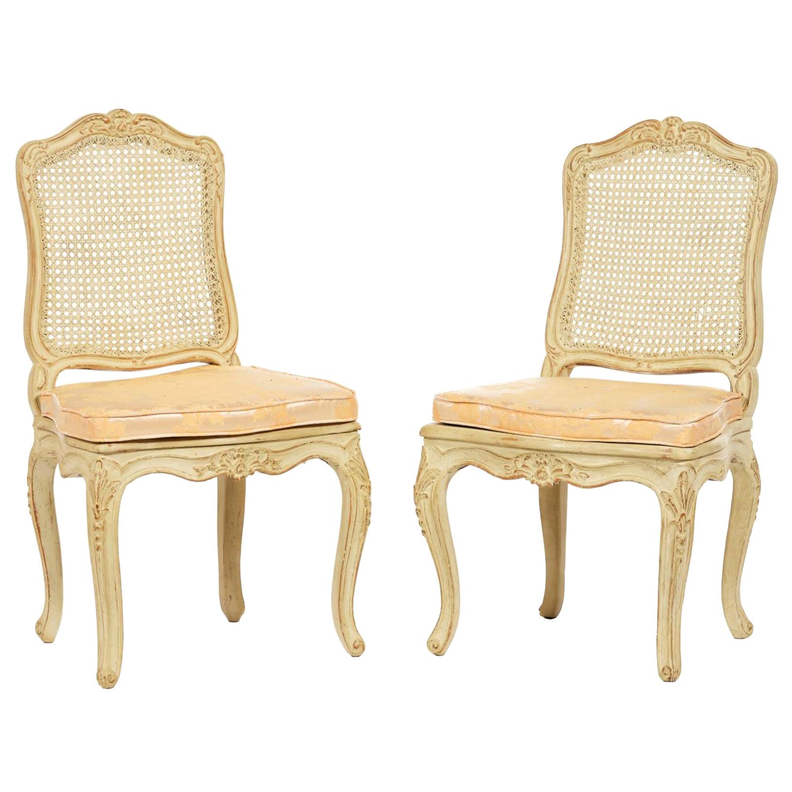 19. Jahrhundert Französisch Louis XV Paar Caned Stühle in geformten und geschnitzten Holz