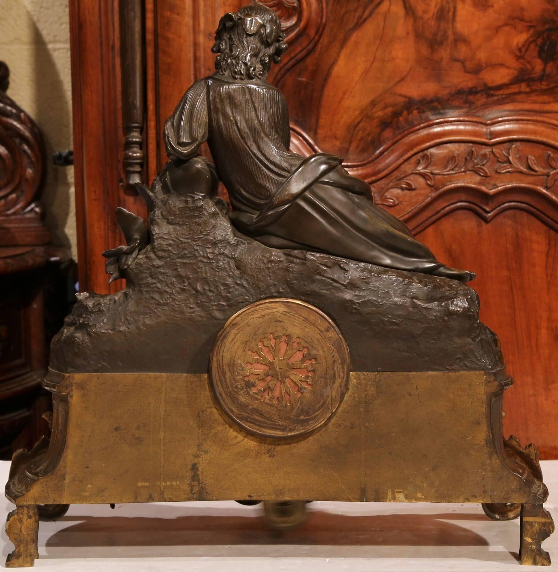 Französische Louis-XV-Kaminuhr aus patinierter Bronze und Marmor aus dem 19. Jahrhundert im Angebot 3