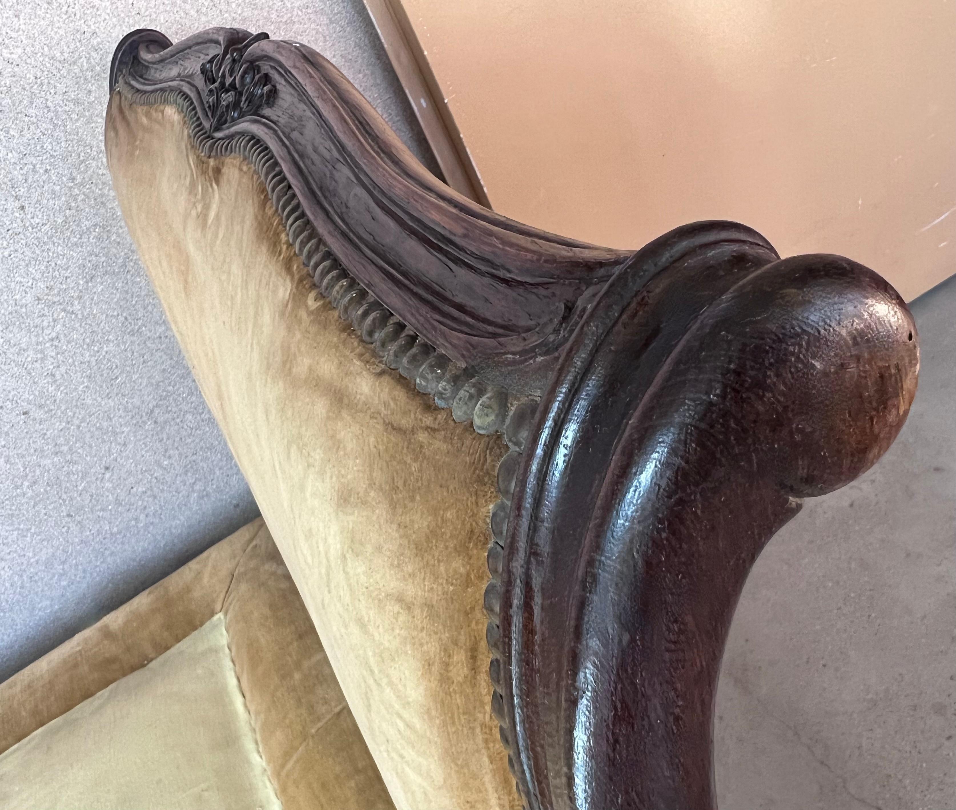 19th Century French Louis XV Period Carved Walnut Daybed For Sale 4