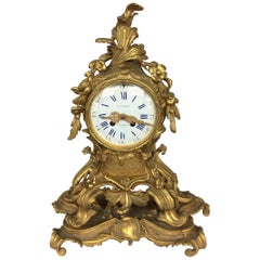 Horloge en bronze doré de style rococo français Louis XV du 19ème siècle signée H. Richardin