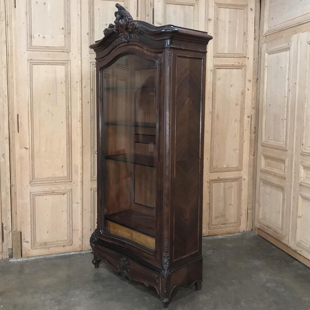 19th Century French Louis XV Rosewood Display Armoire Bookcase In Good Condition In Dallas, TX