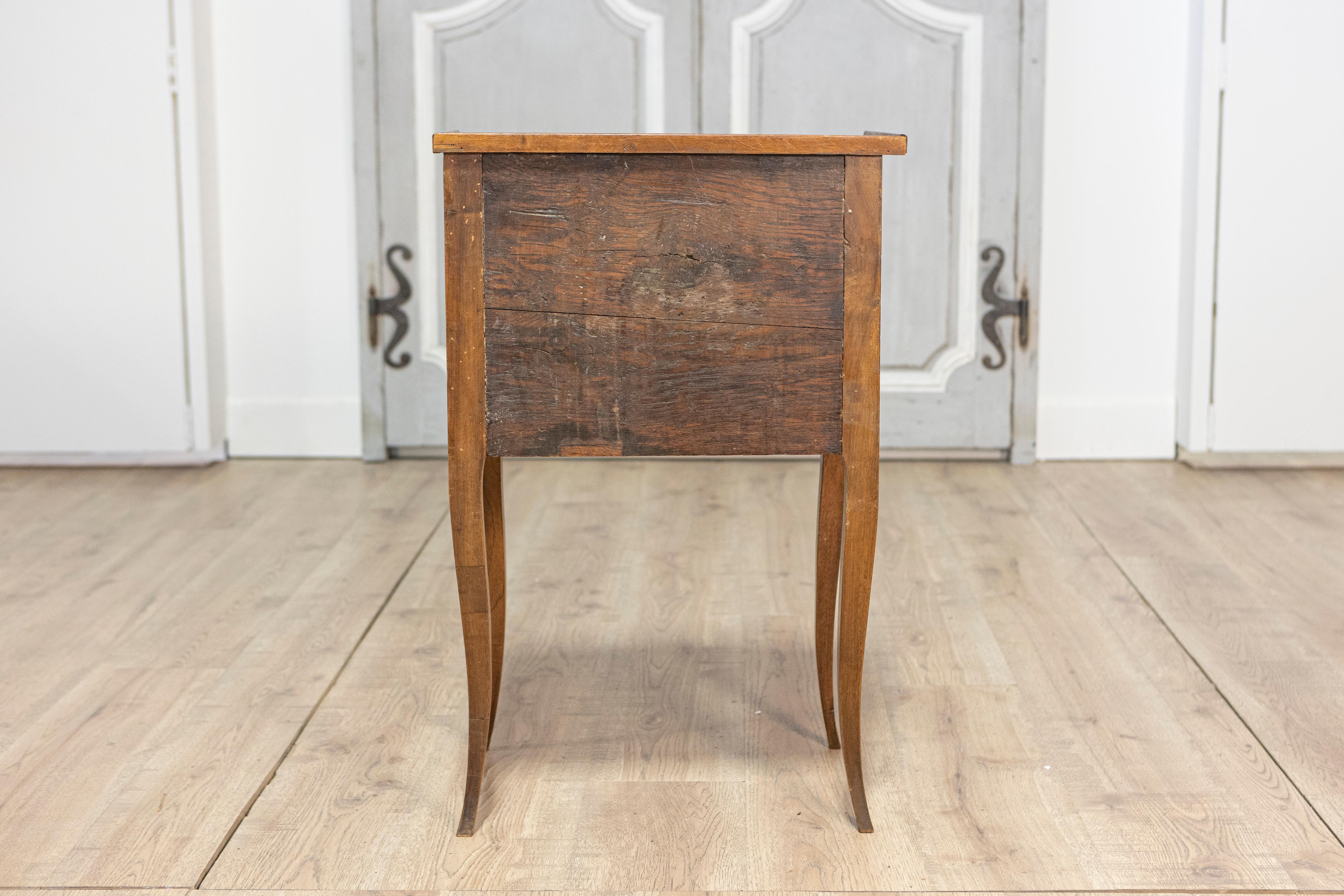 Table d'appoint Louis XV française du 19ème siècle, vers 1850 en vente 4
