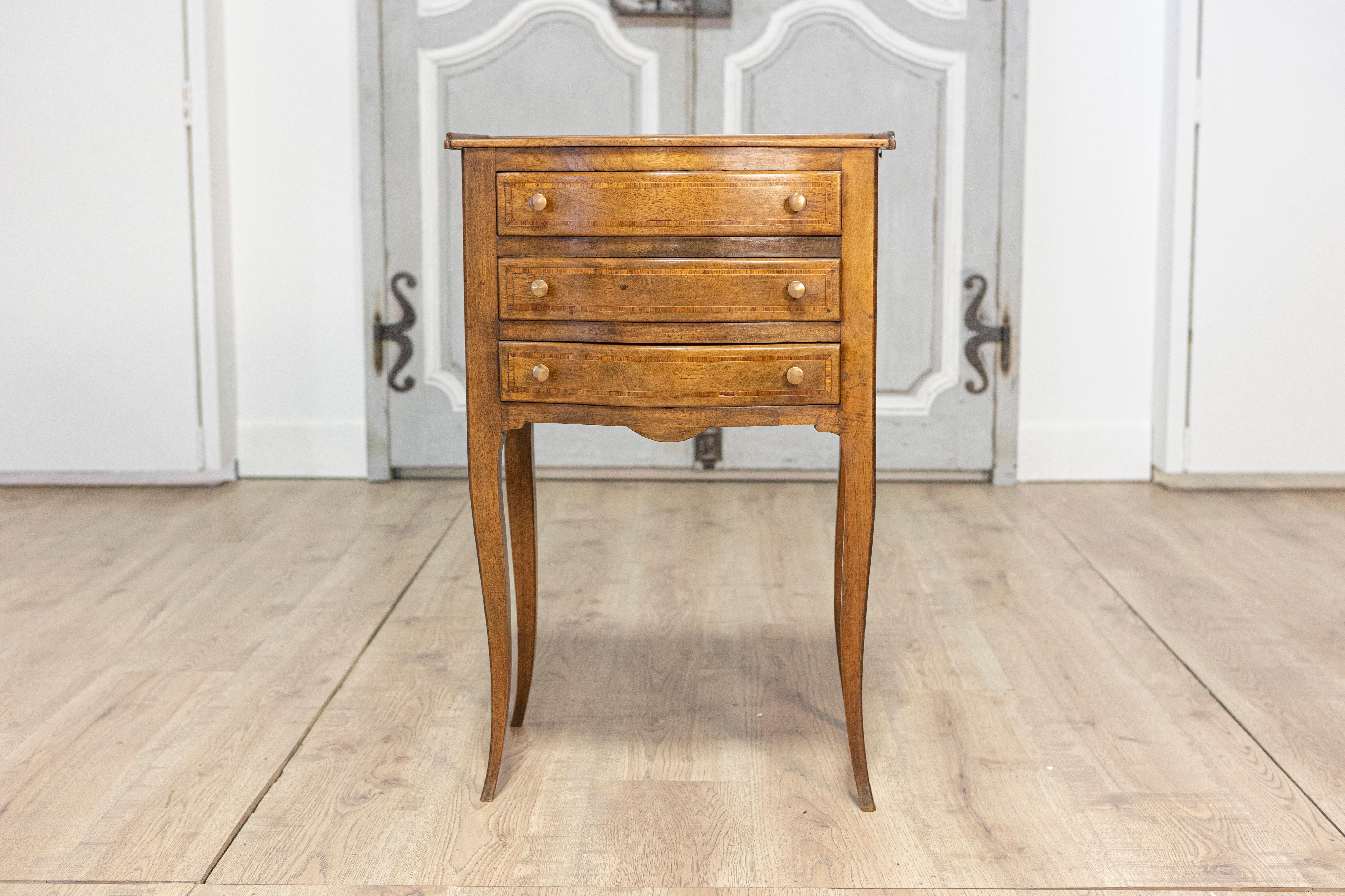 Français Table d'appoint Louis XV française du 19ème siècle, vers 1850 en vente