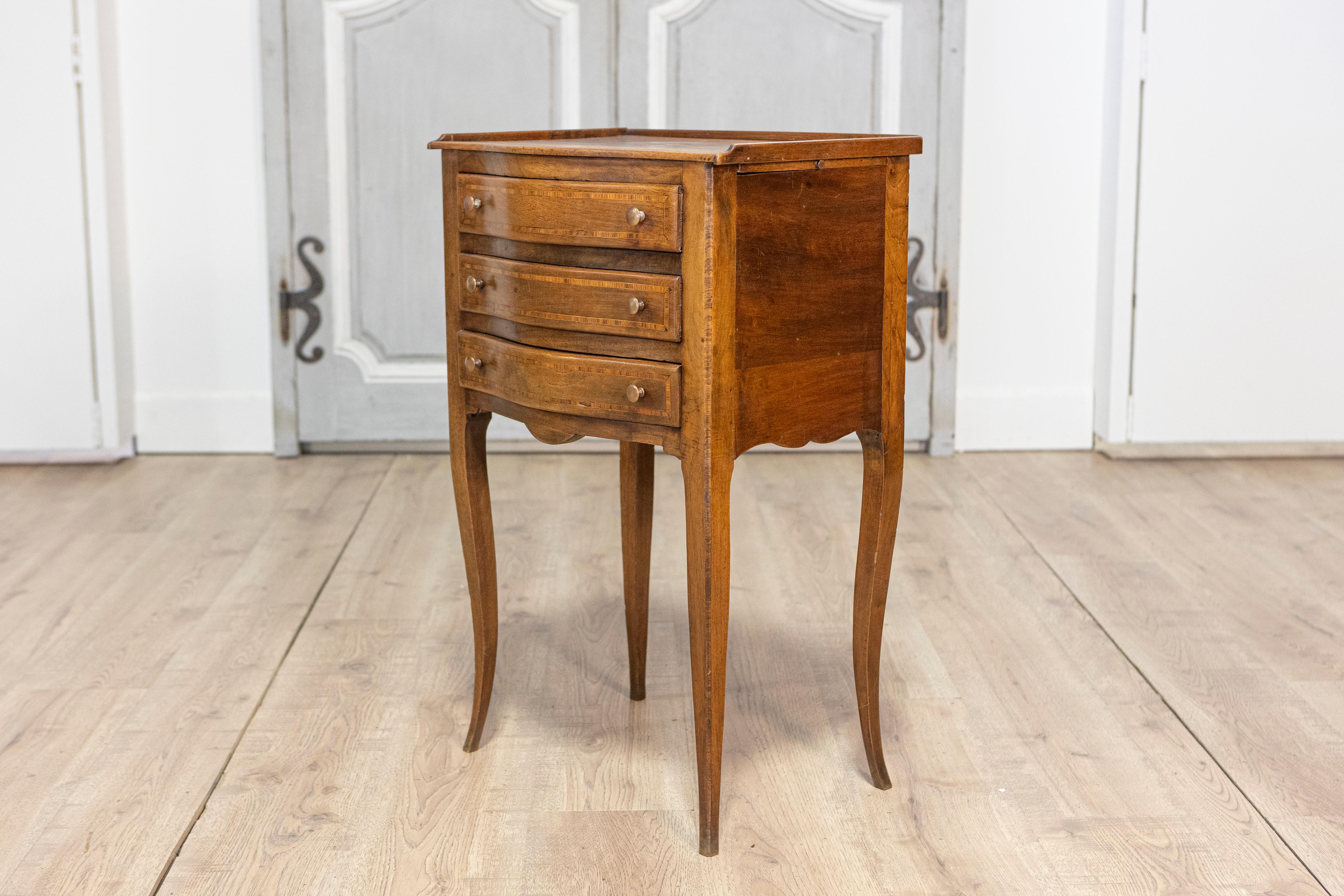 Table d'appoint Louis XV française du 19ème siècle, vers 1850 en vente 1