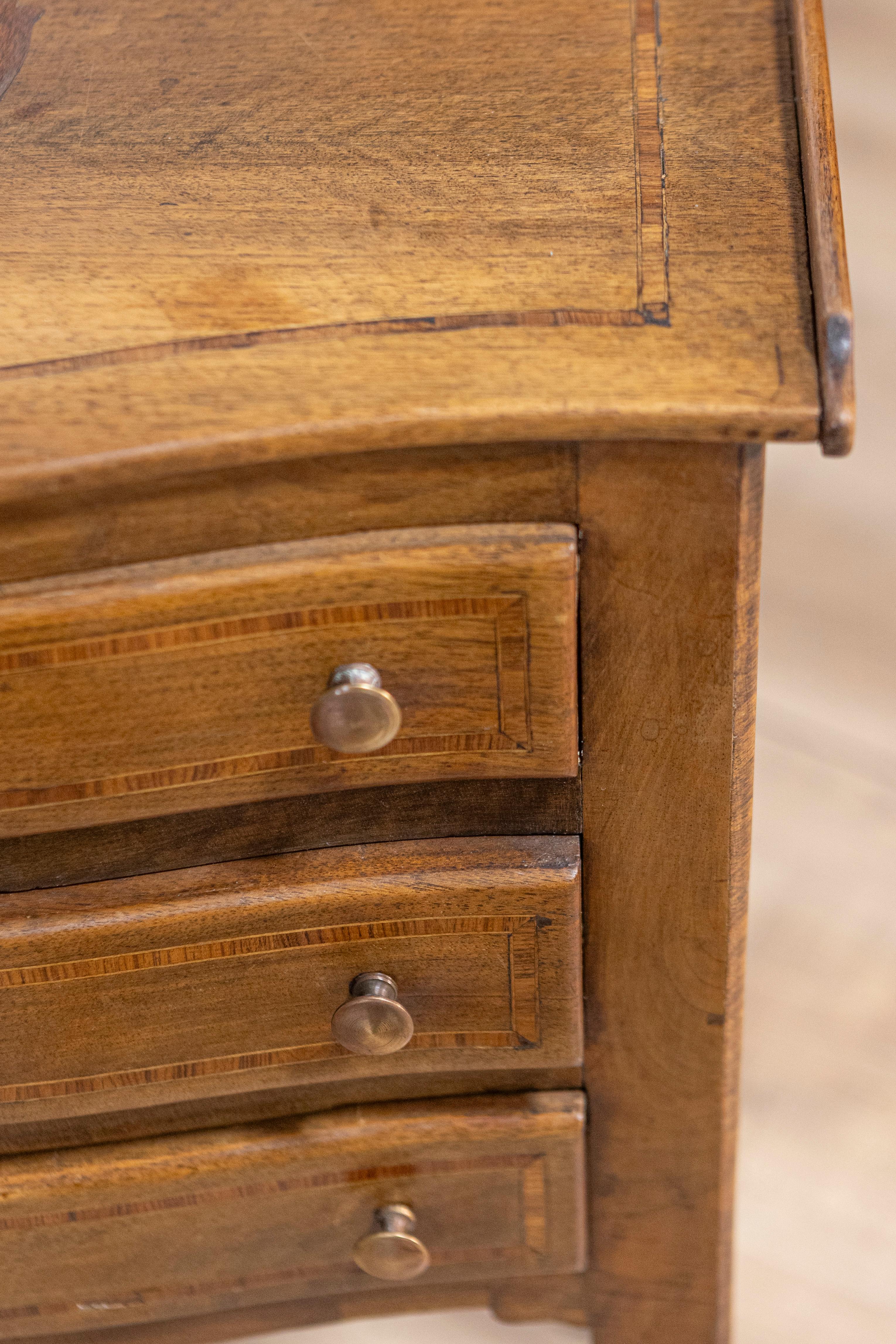 Table d'appoint Louis XV française du 19ème siècle, vers 1850 en vente 2