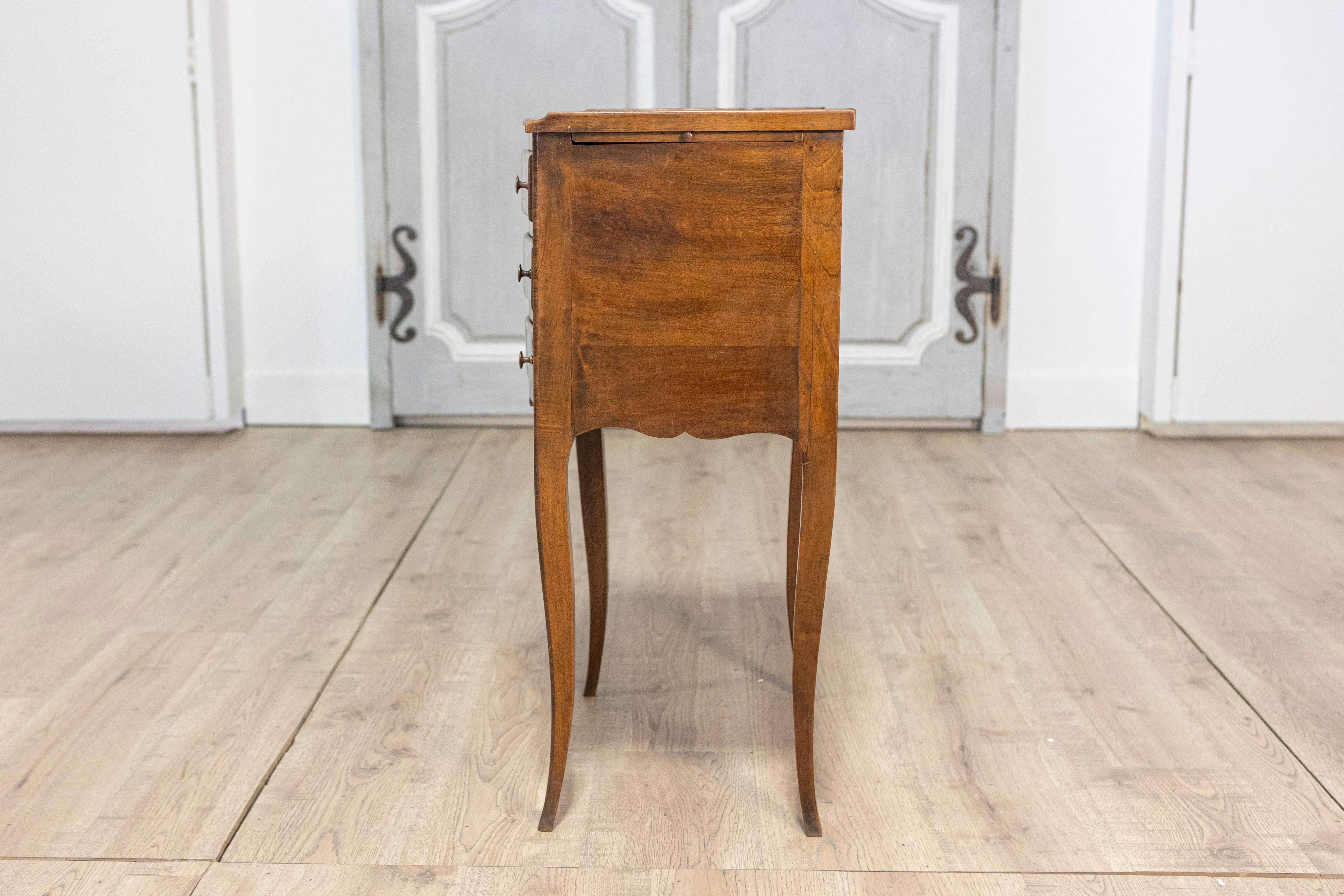 Table d'appoint Louis XV française du 19ème siècle, vers 1850 en vente 3