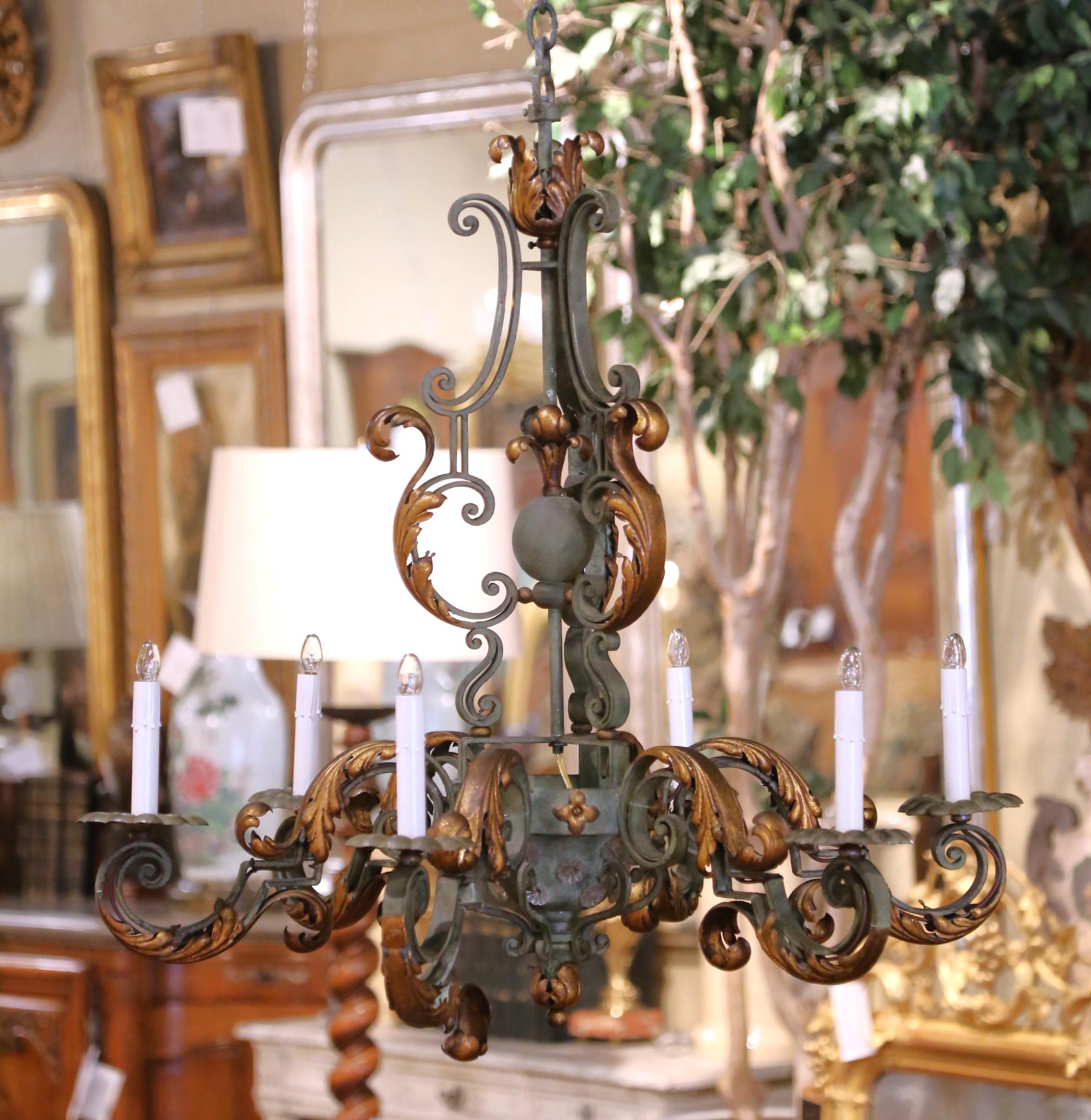 Lámpara francesa de hierro de seis luces Luis XV del siglo XIX con verdigrís y dorado Hierro en venta