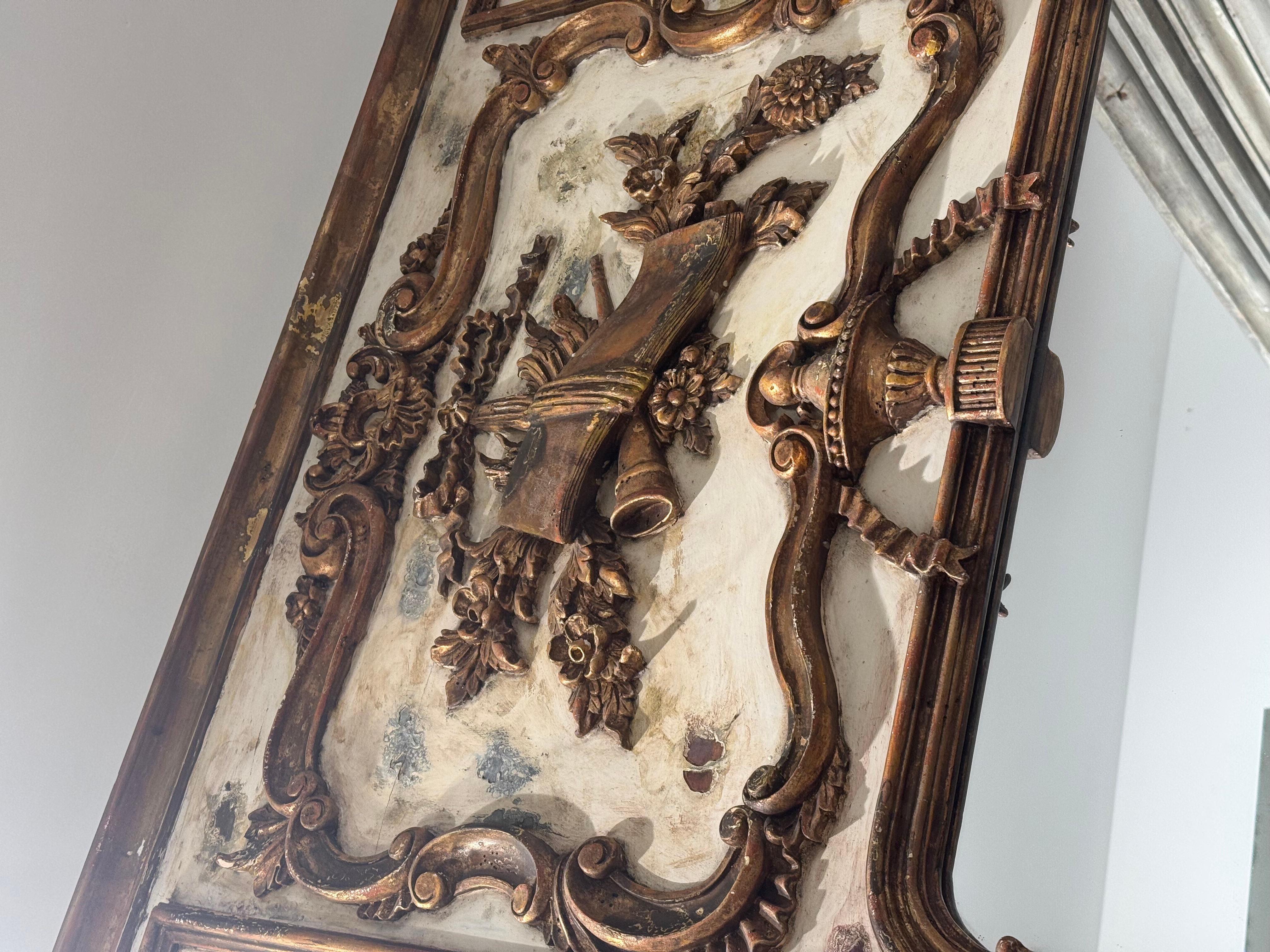 Miroir mural en bois de pin doré ancien de style Louis XV du 19ème siècle en vente 1