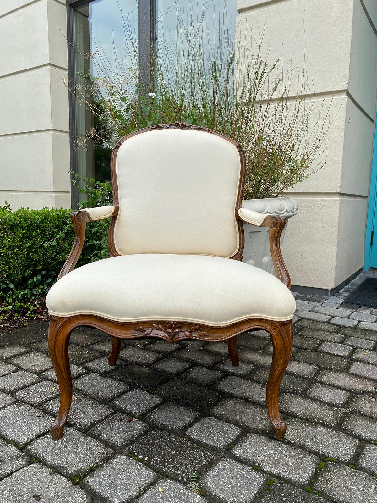 19th century French Louis XV style armchair from the baker furniture archive
Classic fauteuil, gracious seat.
Measure; Arm height:23.5