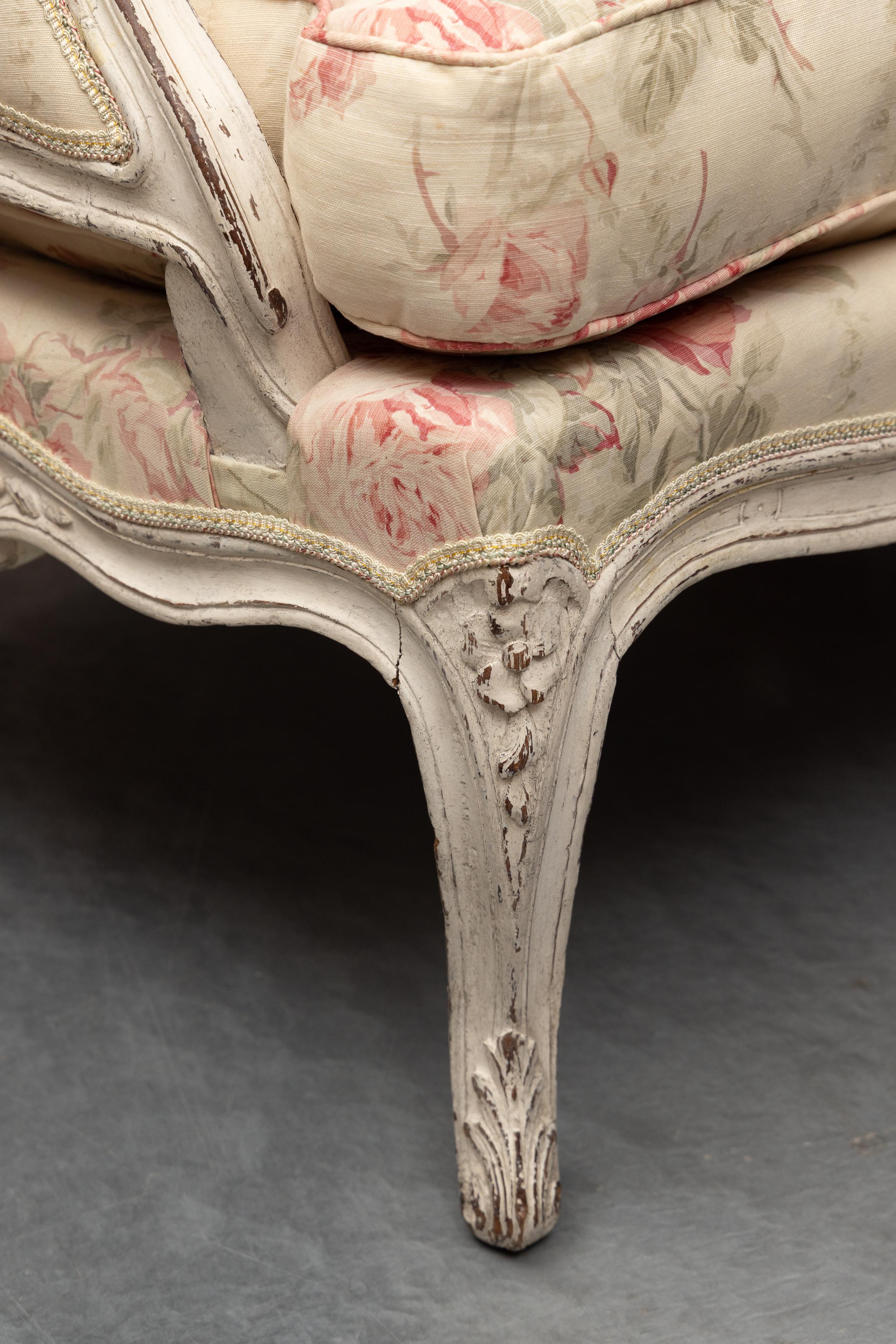 Bergere Francés del Siglo XIX Estilo Luis XV Casado con Taburete Estilo Luis XVI en venta 4