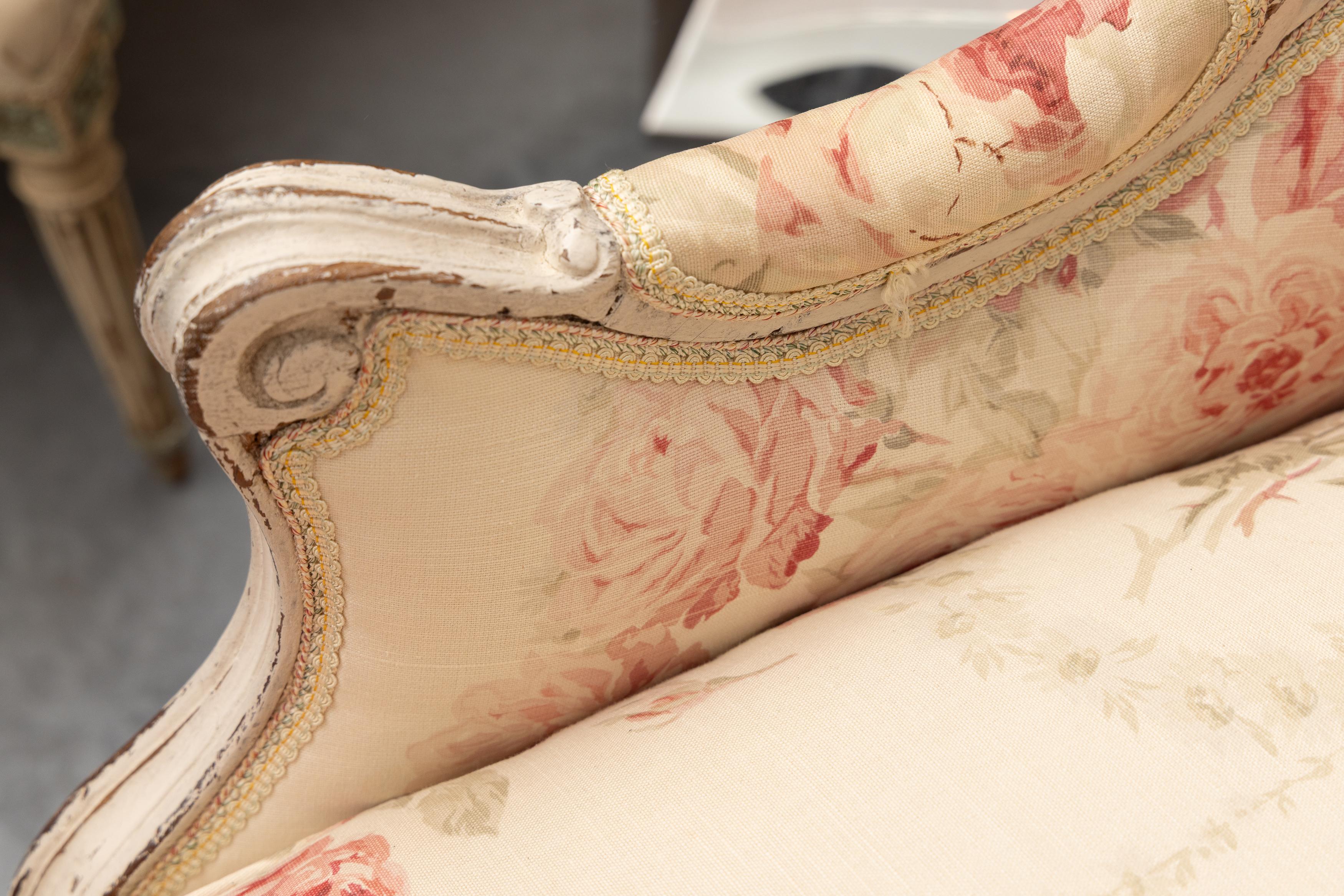 Bergere Francés del Siglo XIX Estilo Luis XV Casado con Taburete Estilo Luis XVI en venta 2