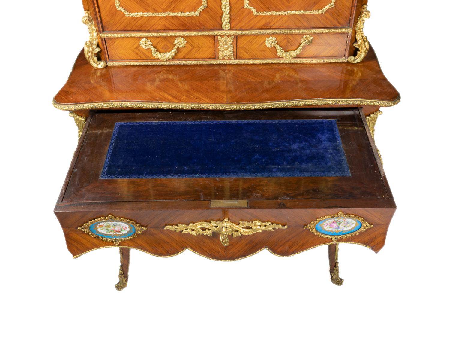 19th Century French Louis XV Style Bonheur du Jour In Good Condition For Sale In Lisbon, PT
