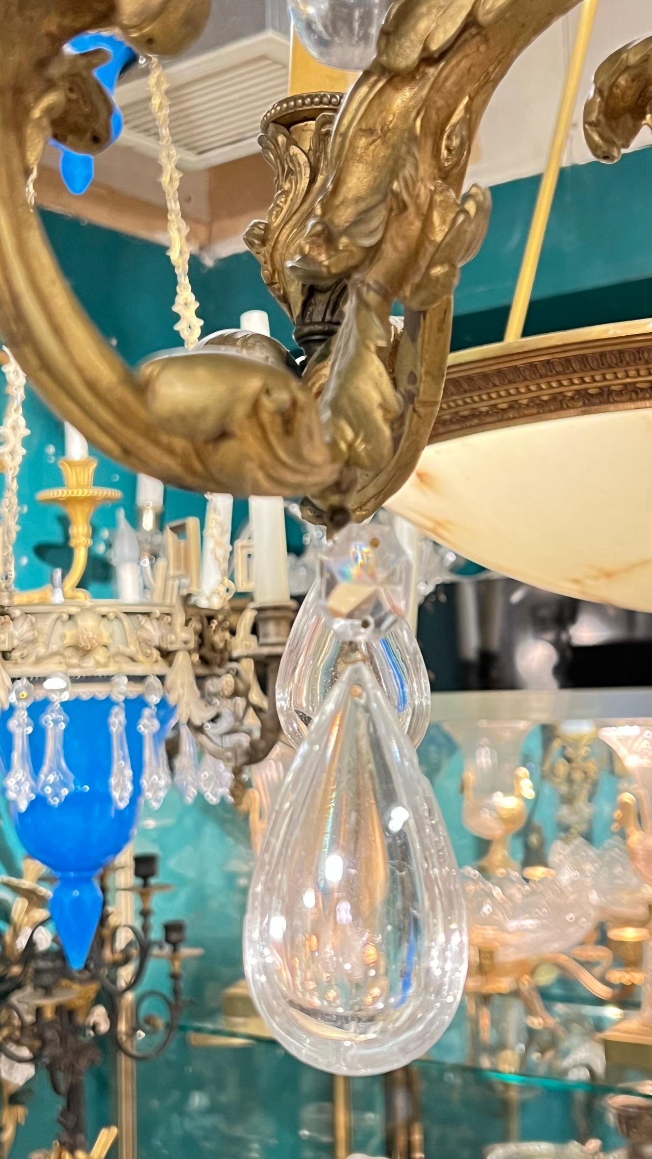 Lampadario a 6 luci in stile Luigi XV francese del XIX secolo in bronzo e cristallo in vendita 2