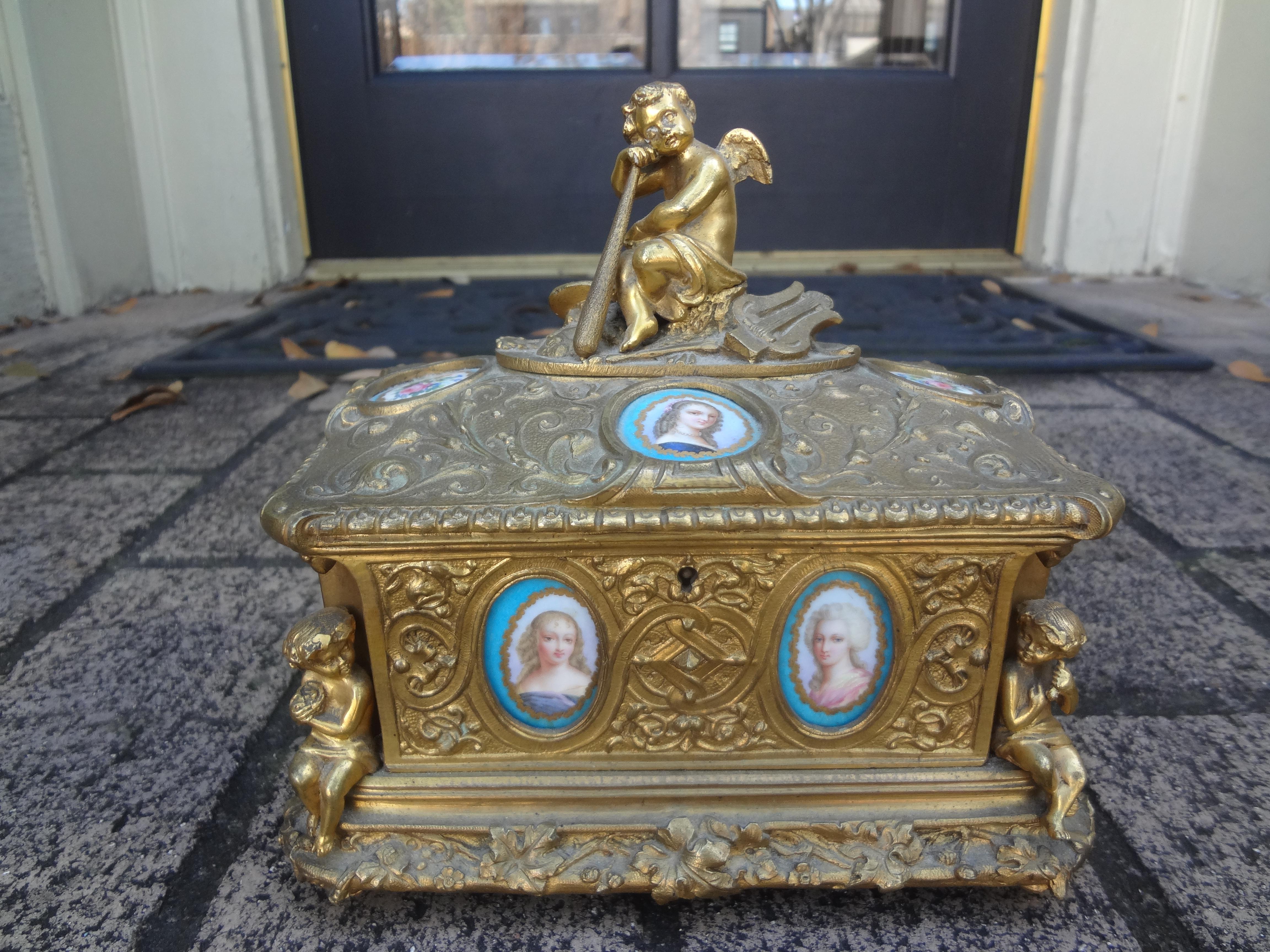 19th Century French Louis XV Style Bronze Box. In Good Condition For Sale In Houston, TX
