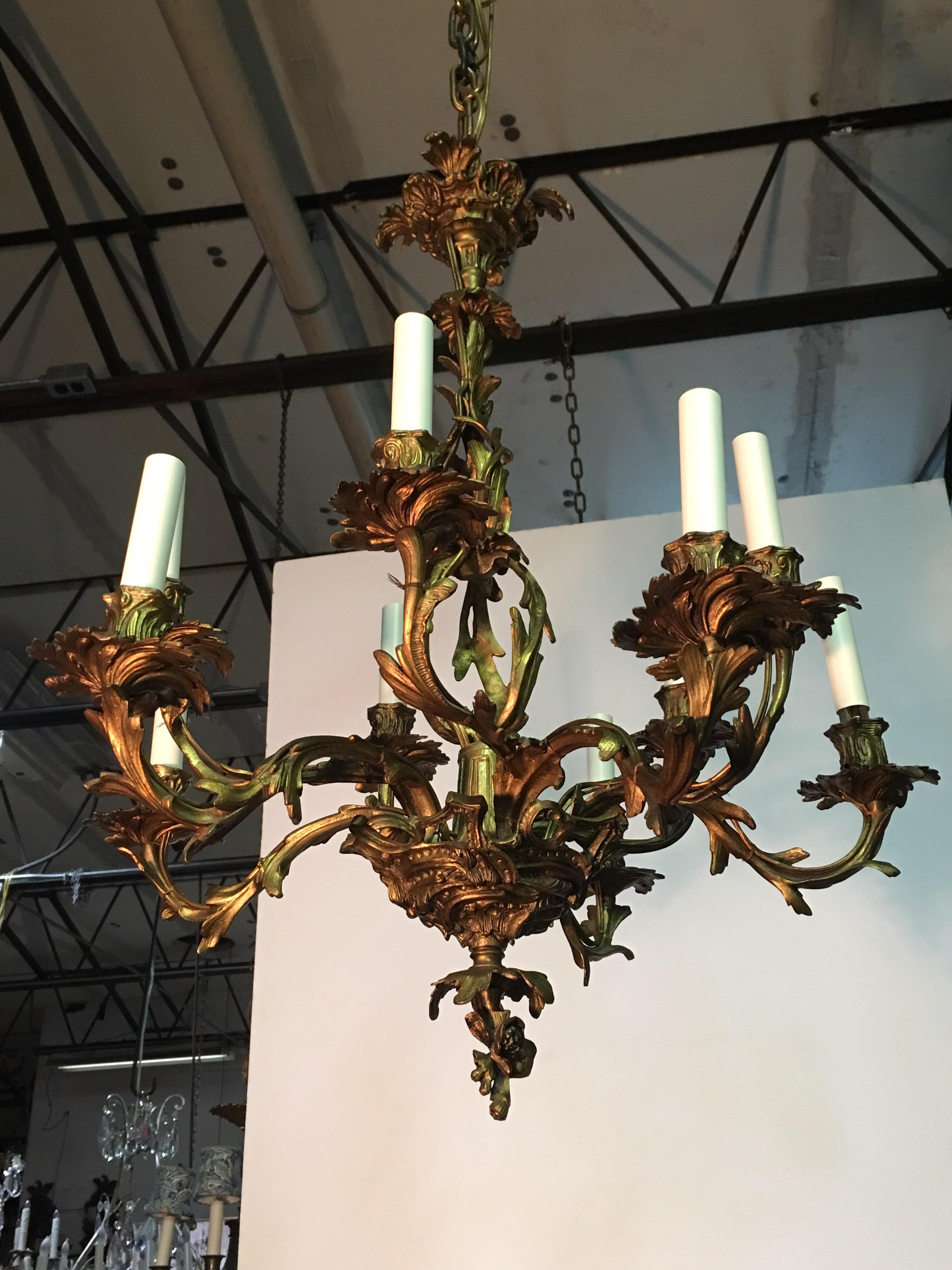 Rococò Lampadario francese in bronzo stile Luigi XV del XIX secolo in vendita