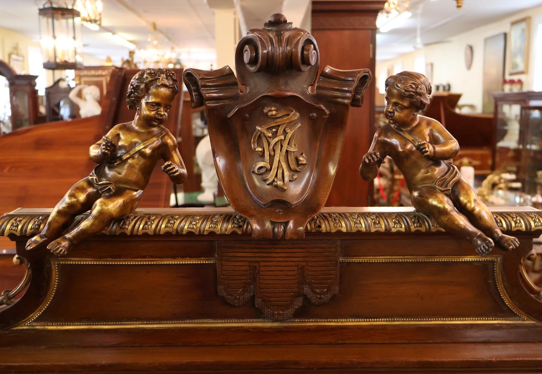 Letto matrimoniale europeo in mogano con montatura in bronzo in stile Luigi XV del 19° secolo in vendita 11