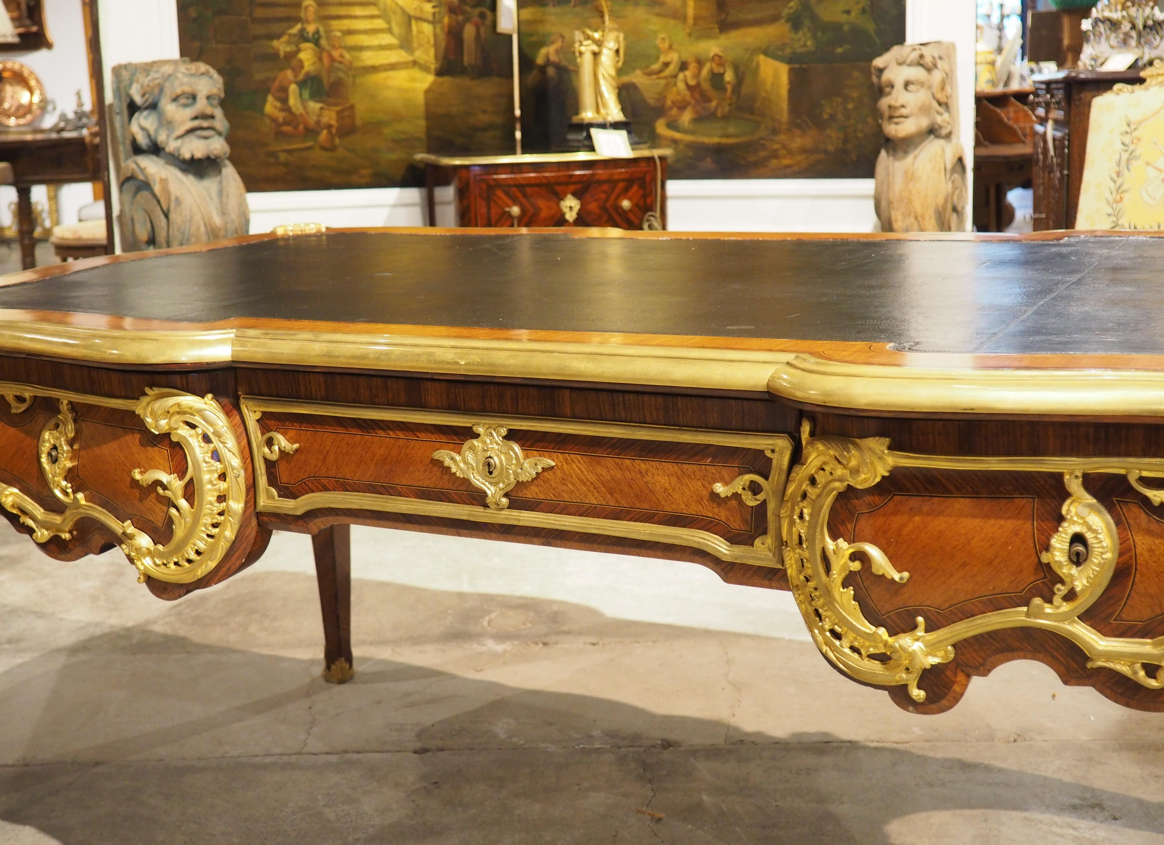 19th Century French Louis XV Style Bureau Plat “à Têtes De Guerriers Antiques” In Good Condition For Sale In Dallas, TX