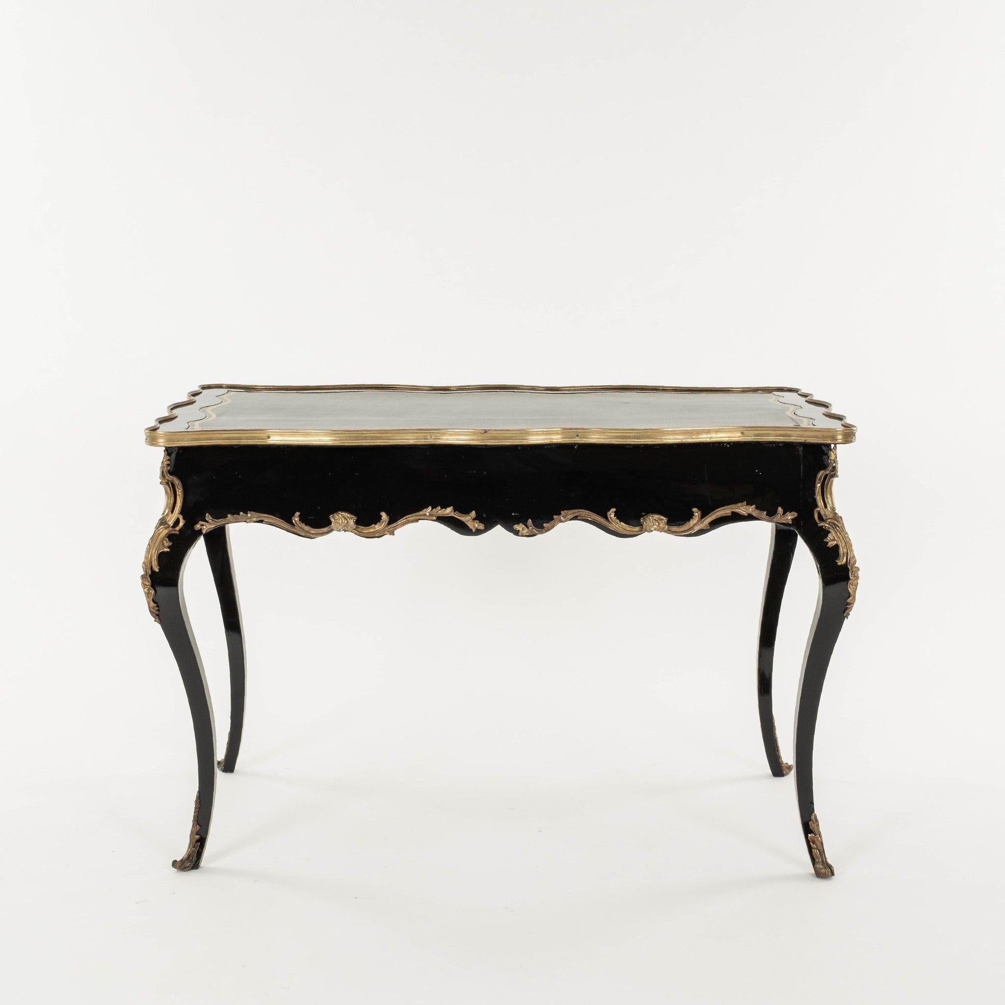 Luigi XV 19th Century French Louis XV Style Bureau Plat in vendita