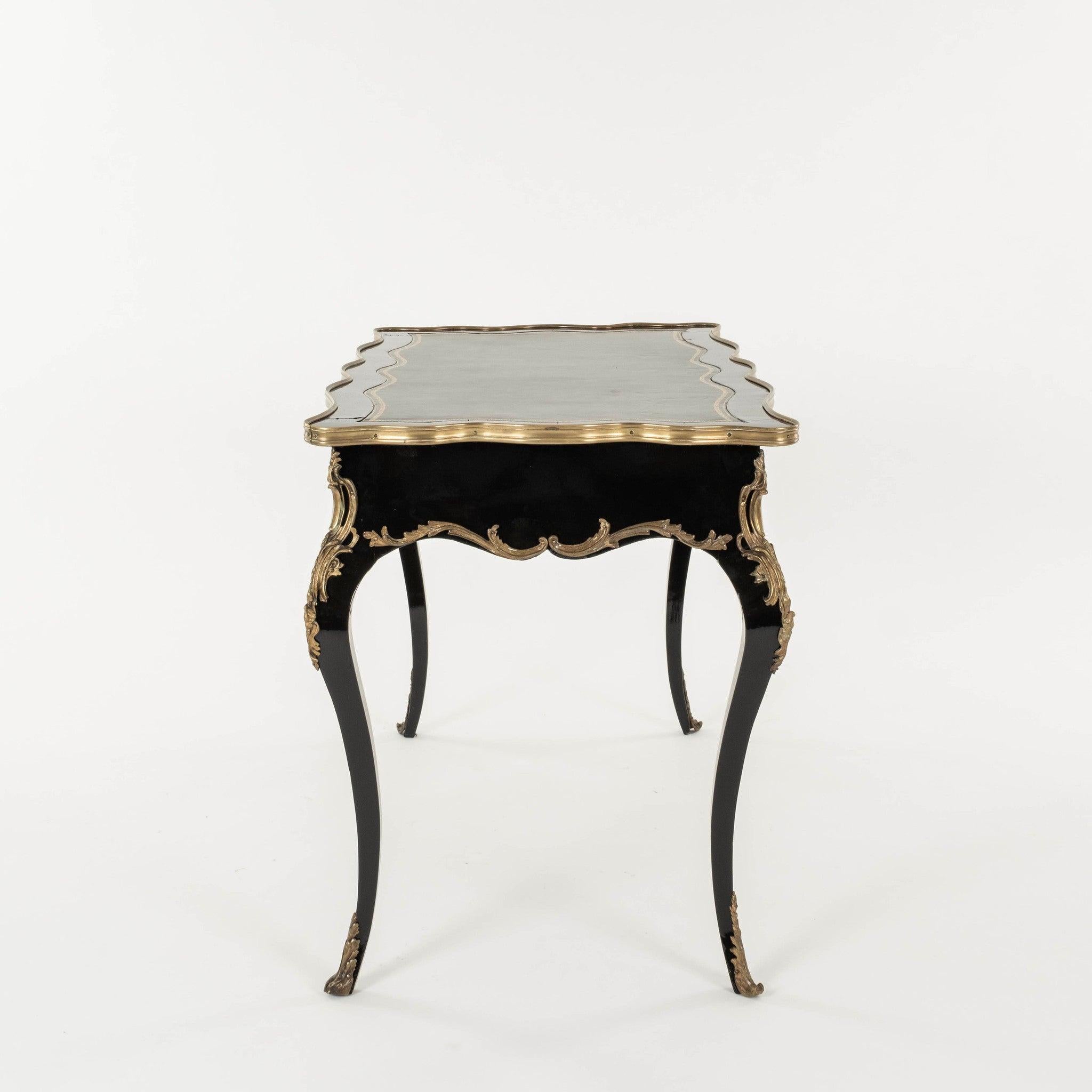 Francese 19th Century French Louis XV Style Bureau Plat in vendita