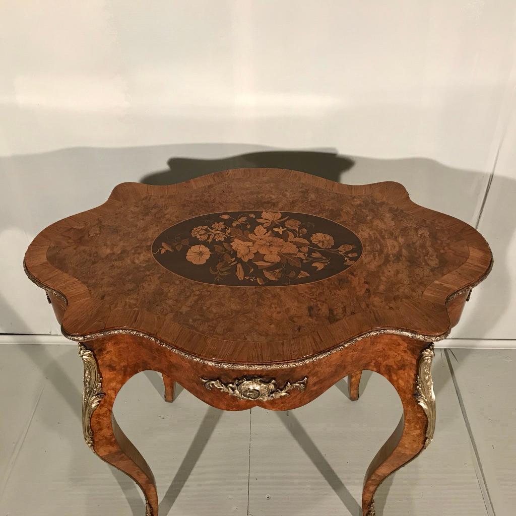 19th Century French Louis XV Style Burr Walnut Centre Table with Marquetry In Good Condition In Uppingham, Rutland