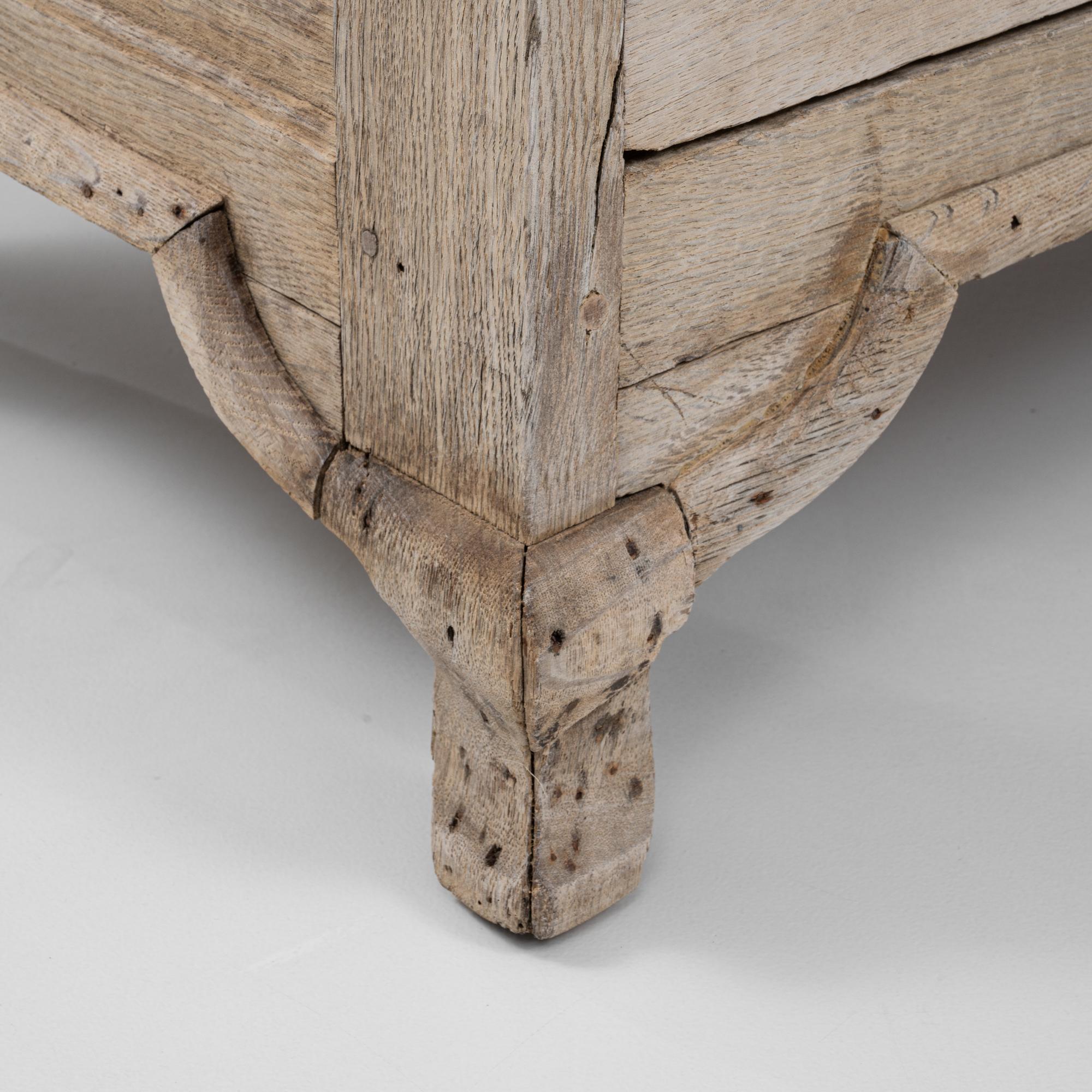 Armadio francese del XIX secolo in stile Luigi XV con ante a rete metallica in vendita 6