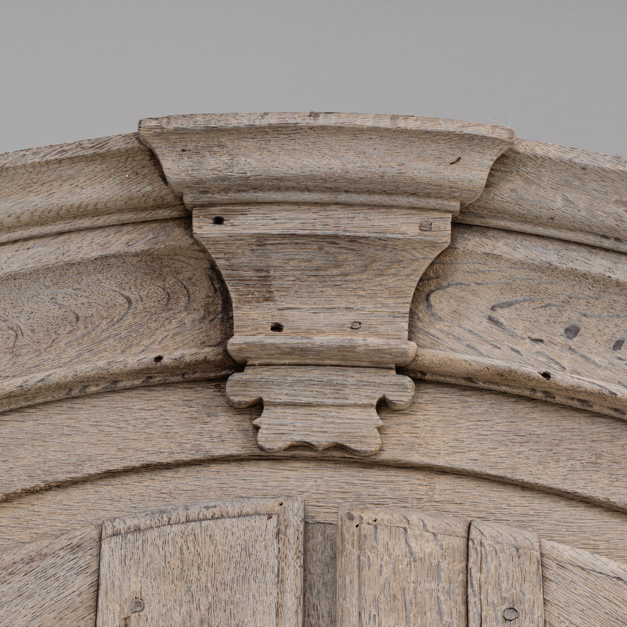 Armadio francese del XIX secolo in stile Luigi XV con ante a rete metallica in vendita 9