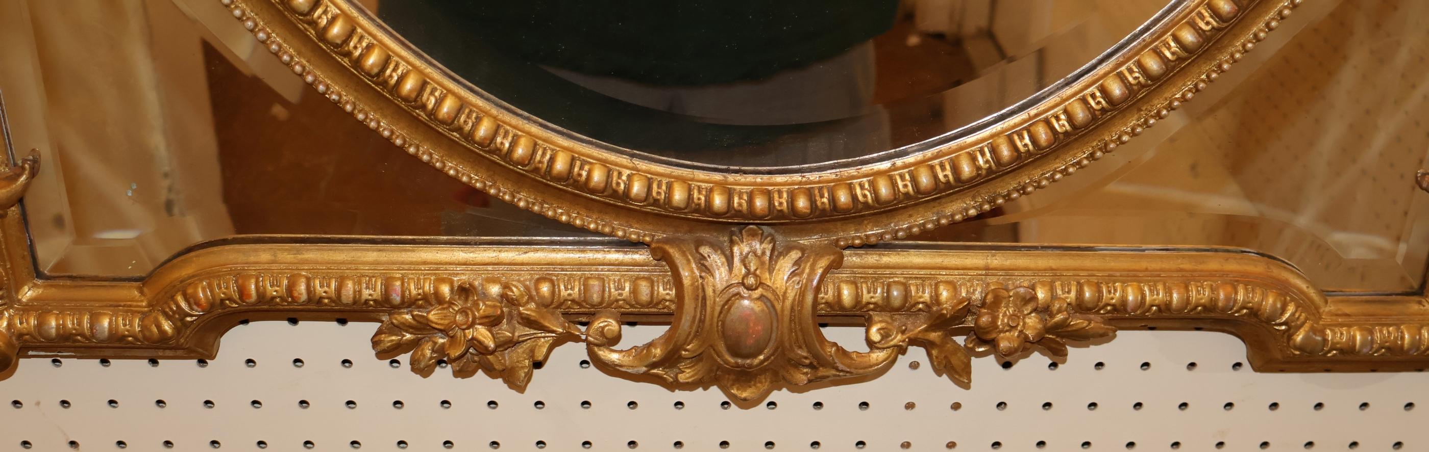Miroir biseauté en bois sculpté et doré de style Louis XV du XIXe siècle en vente 8