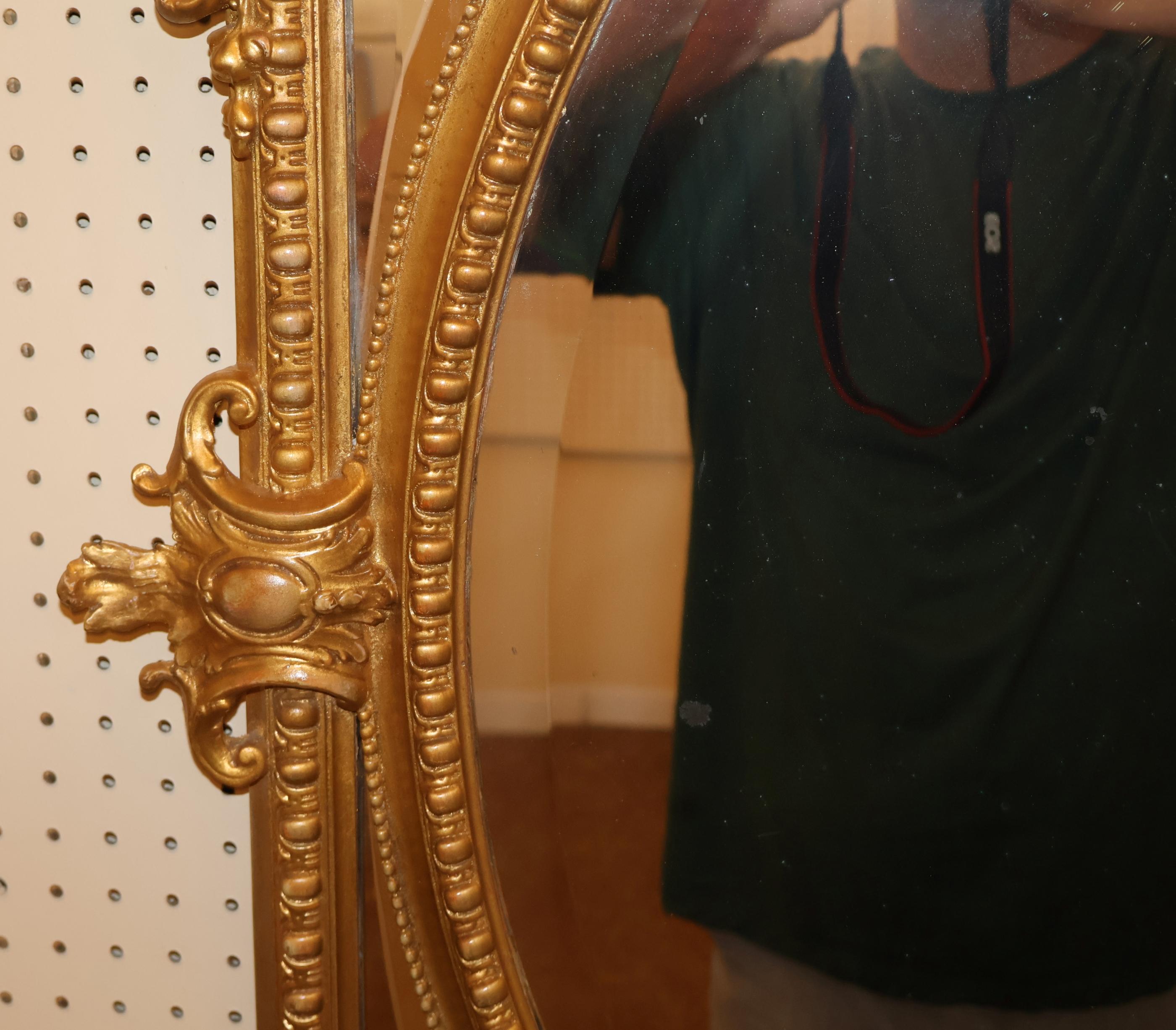 Miroir biseauté en bois sculpté et doré de style Louis XV du XIXe siècle en vente 5