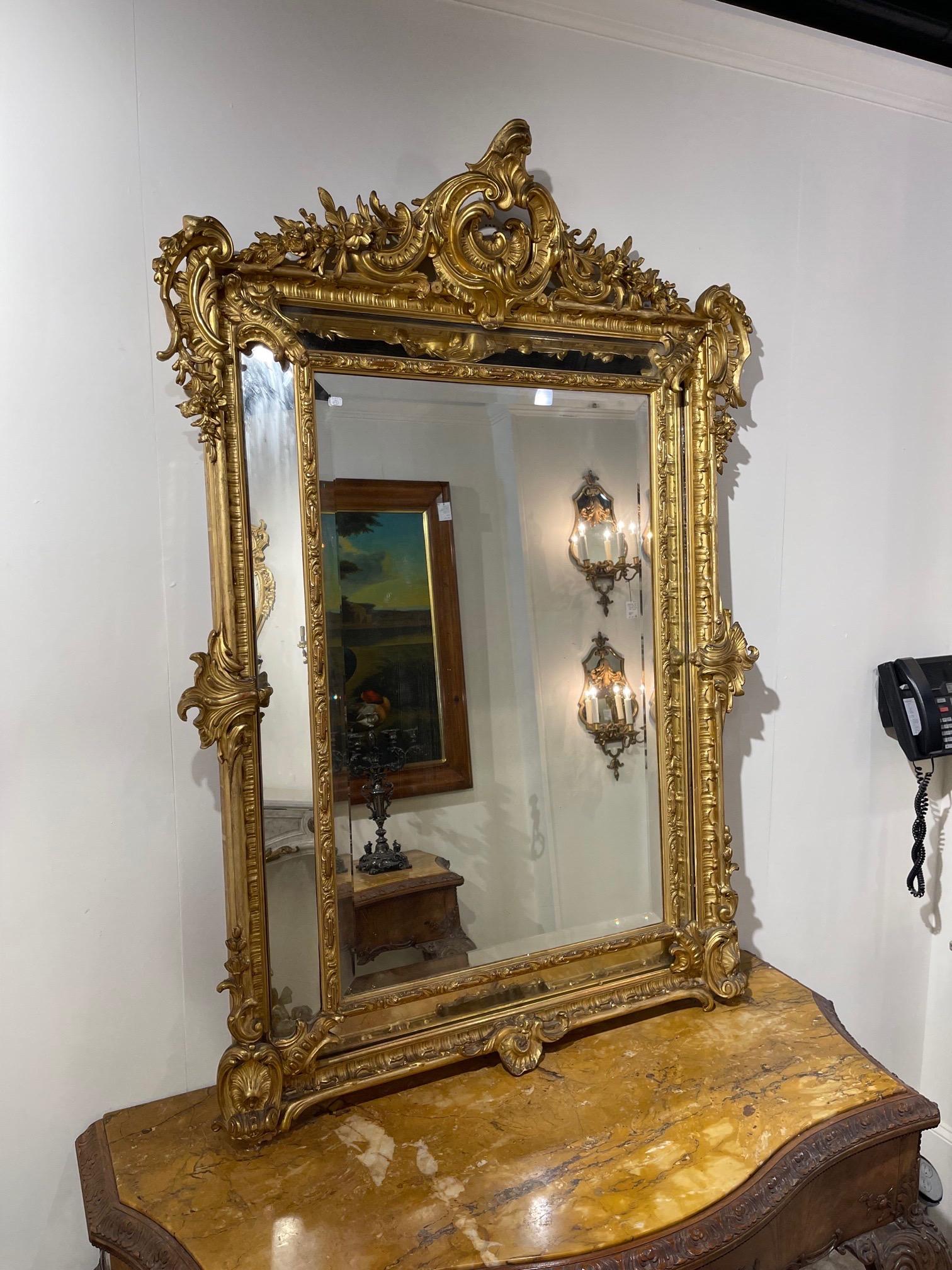19th Century French Louis XV Style Carved and Giltwood Cushion Mirror 5
