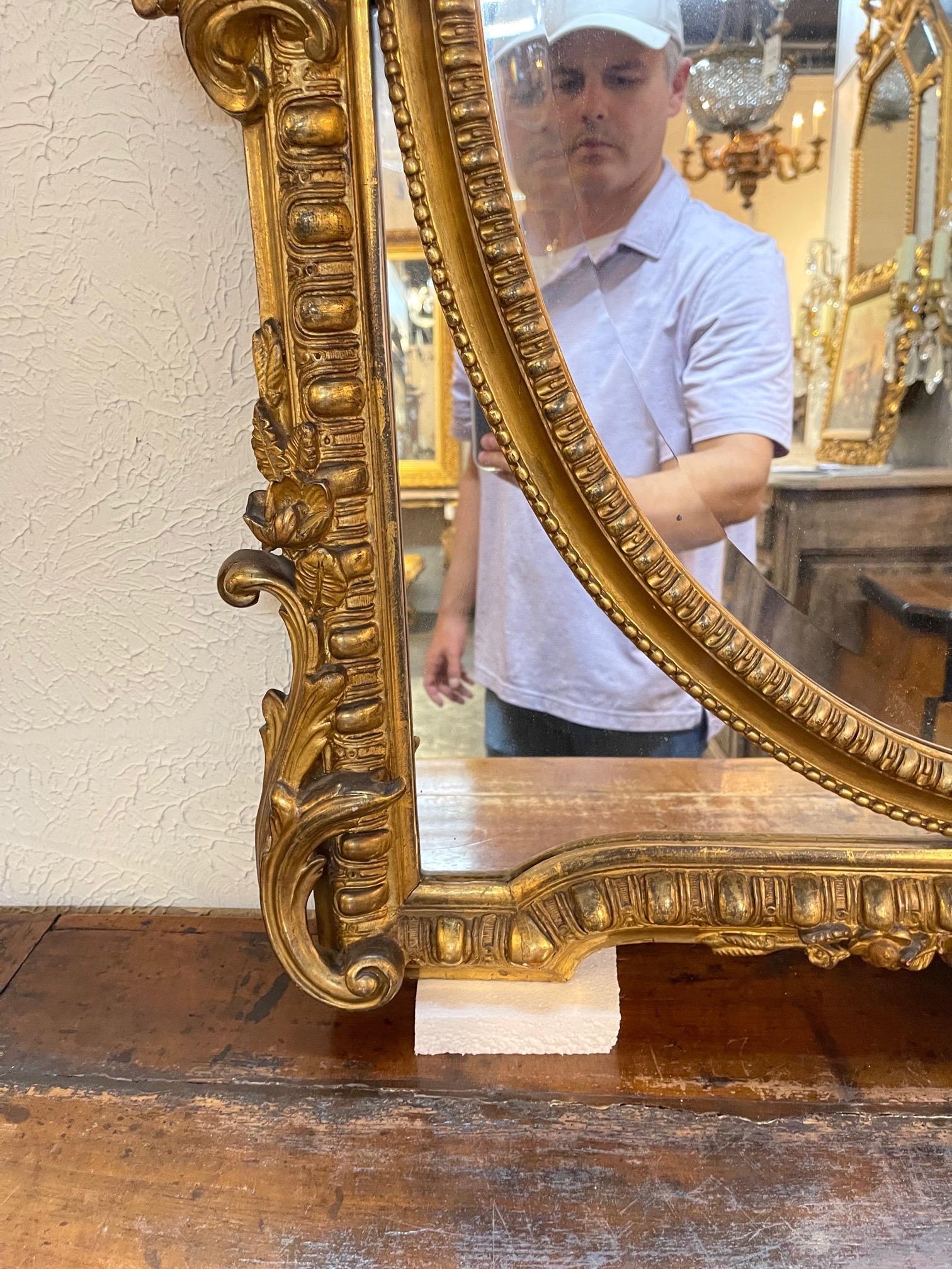 Specchio francese del XIX secolo in stile Luigi XV intagliato e in legno dorato In condizioni buone in vendita a Dallas, TX