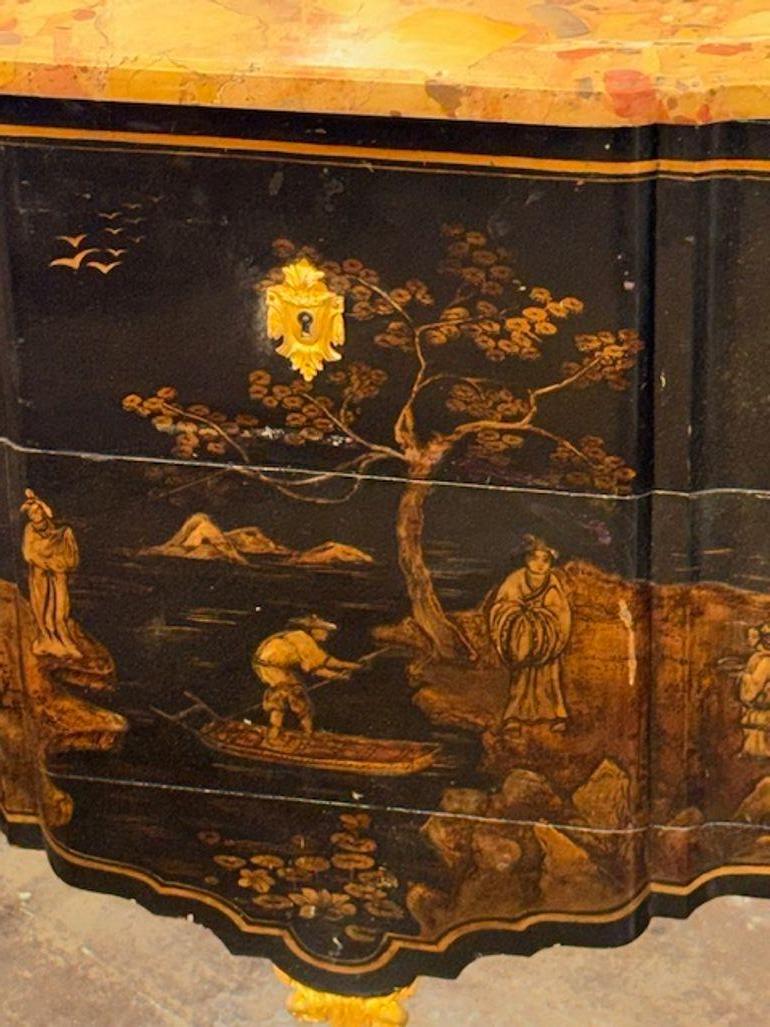 Cassettone francese del XIX secolo in stile Luigi XV con piano in marmo di Breccia In condizioni buone in vendita a Dallas, TX