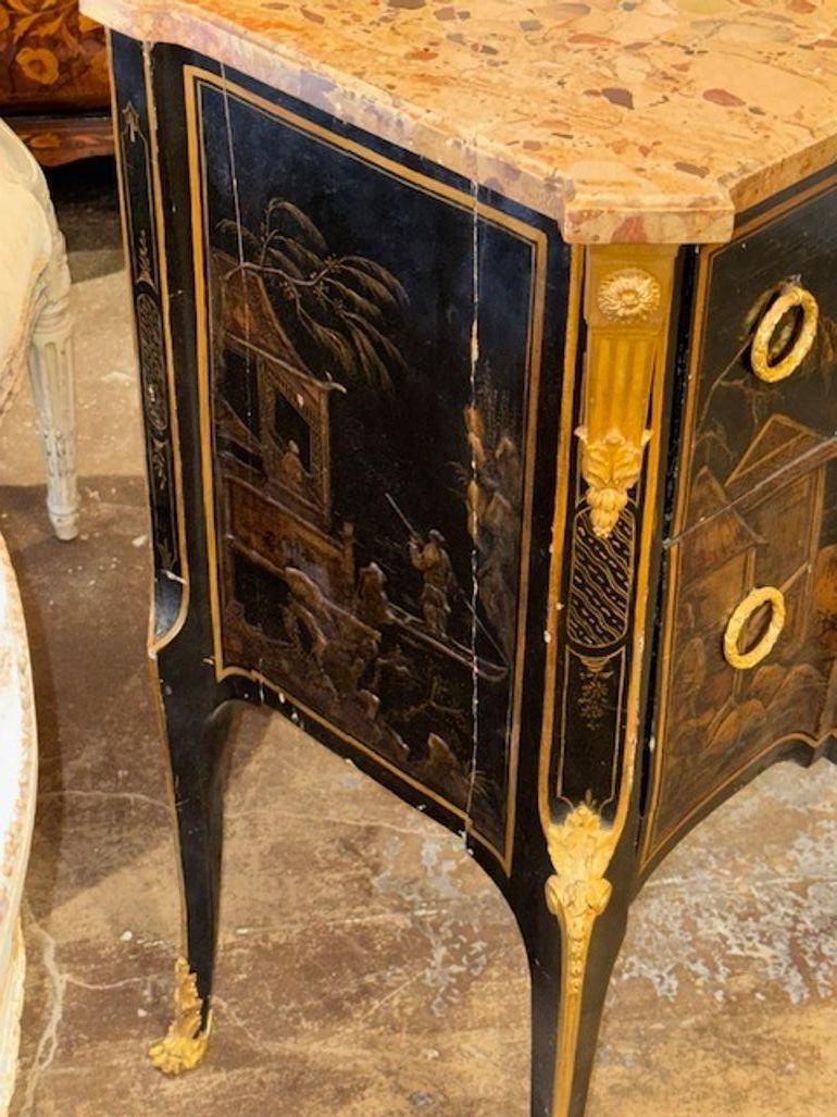 Cassettone francese del XIX secolo in stile Luigi XV con piano in marmo di Breccia in vendita 2