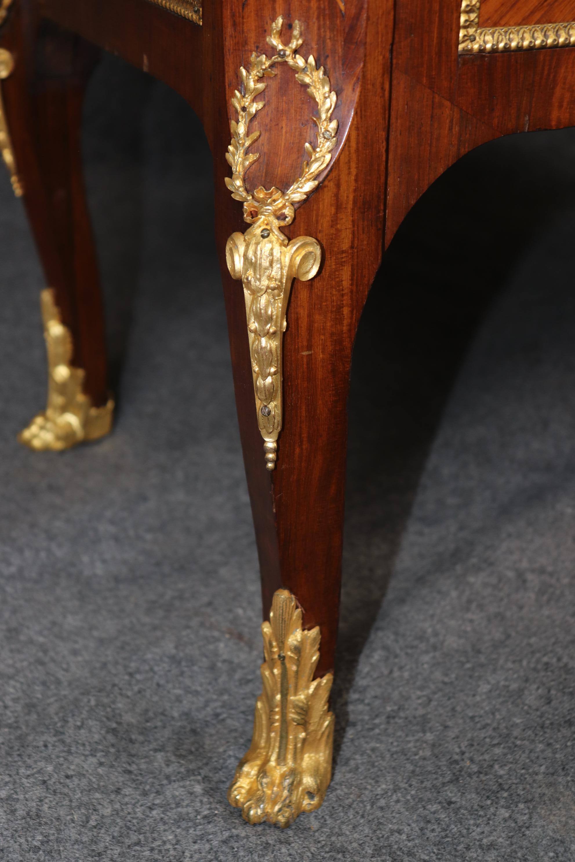 Commode française du 19ème siècle de style Louis XV, Dore, montée en bronze doré et plateau en marbre en vente 6