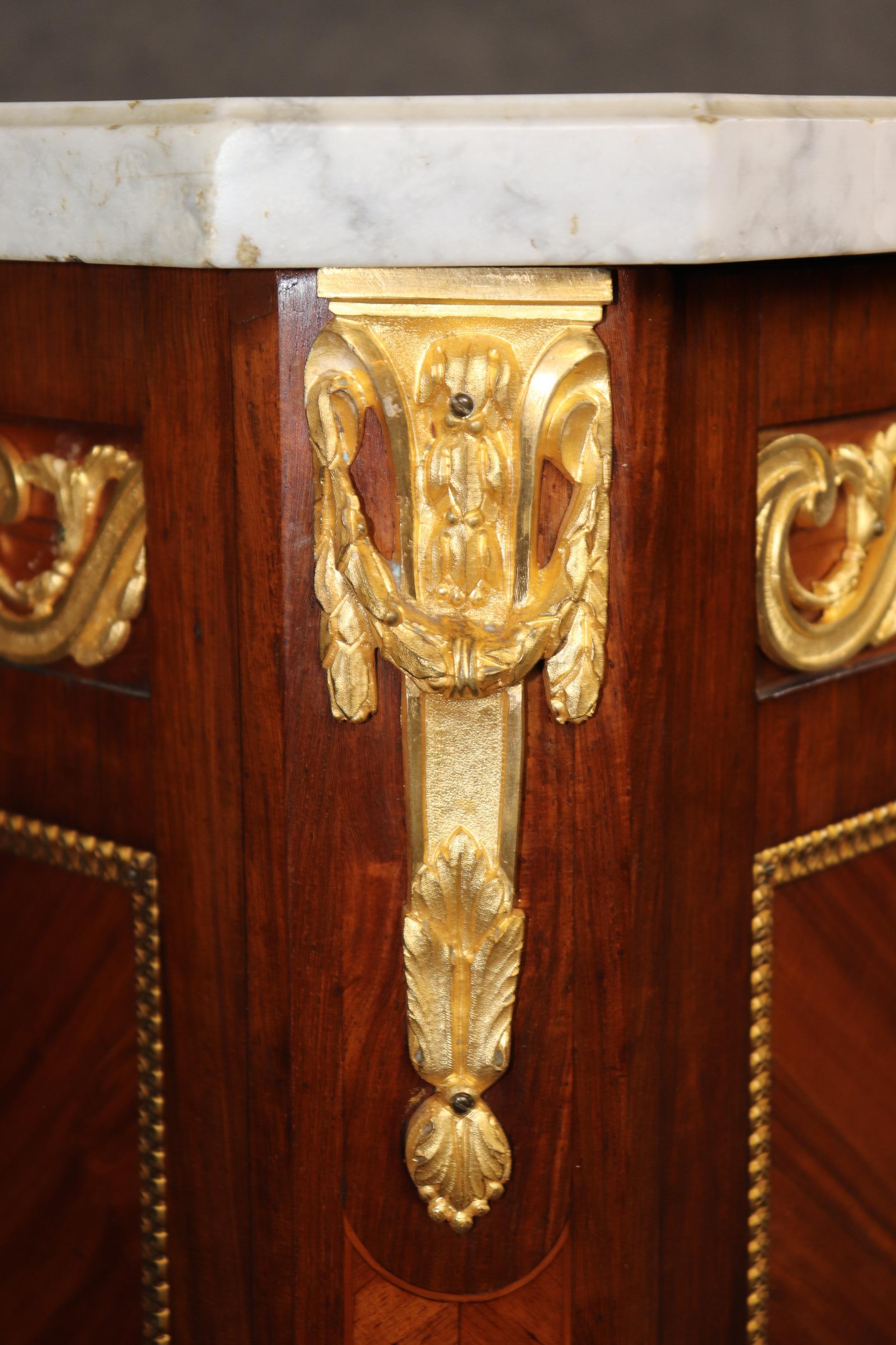 Commode française du 19ème siècle de style Louis XV, Dore, montée en bronze doré et plateau en marbre en vente 7
